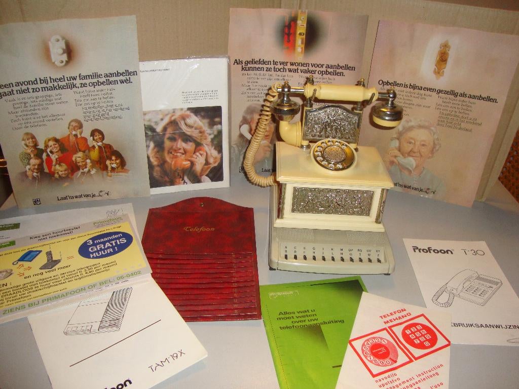 vintage telefoon transistorradio en reclame spullen jaren 90, Telecommunicatie, Vaste telefoons | Niet Draadloos, Ophalen of Verzenden