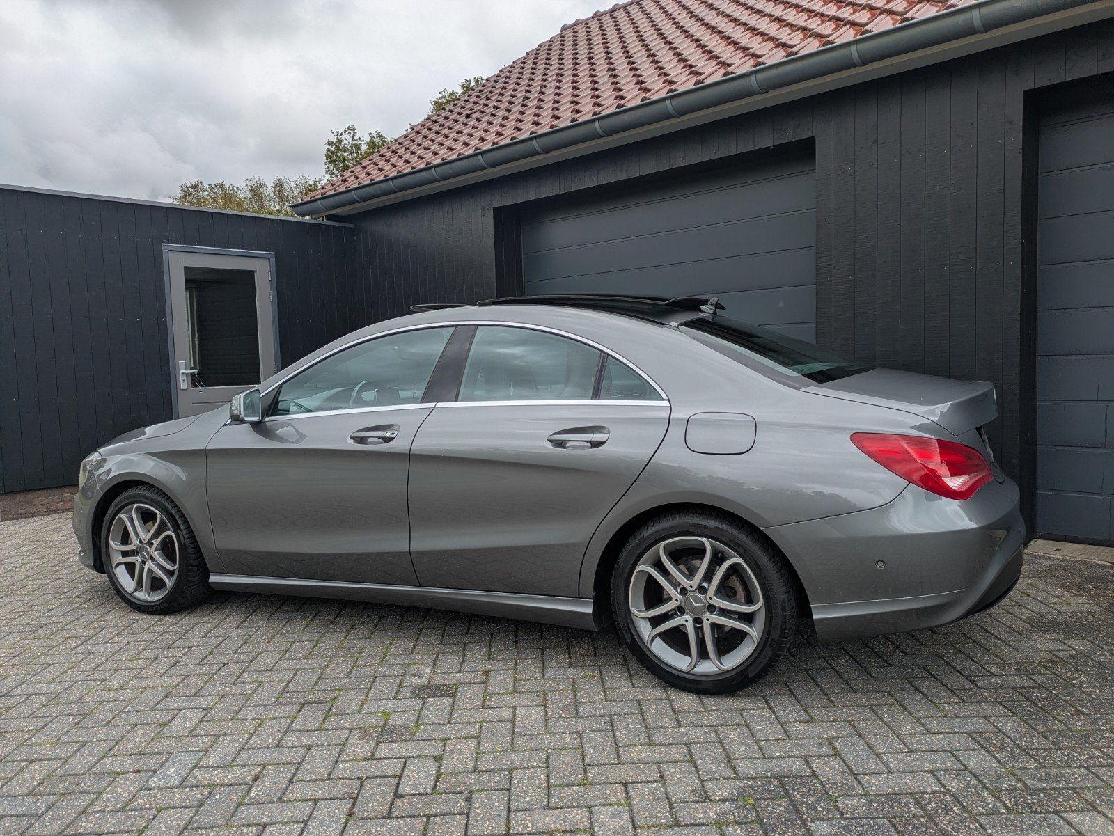 Mercedes-Benz cla, Voorwielaandrijving, CLA, Zwart, 4 cilinders