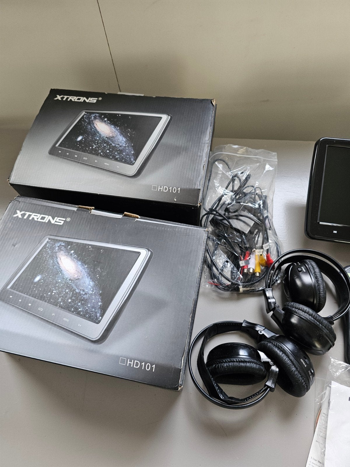 2x Xtrons auto dvd speler hoofdsteun usb spelletjes enz, Ophalen of Verzenden, Zo goed als nieuw, Dvd-speler, Overige merken