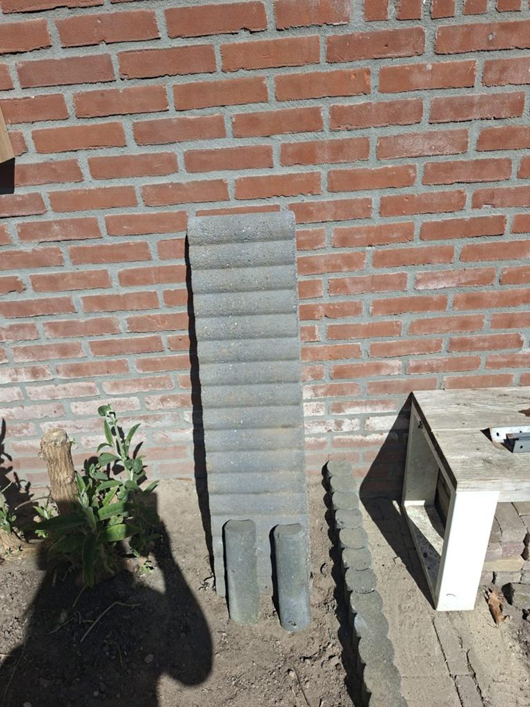 Palissadeband en paaltjes, Gratis!, Tuin en Terras, Bielzen en Borders, Ophalen, Gebruikt, Beton, Border