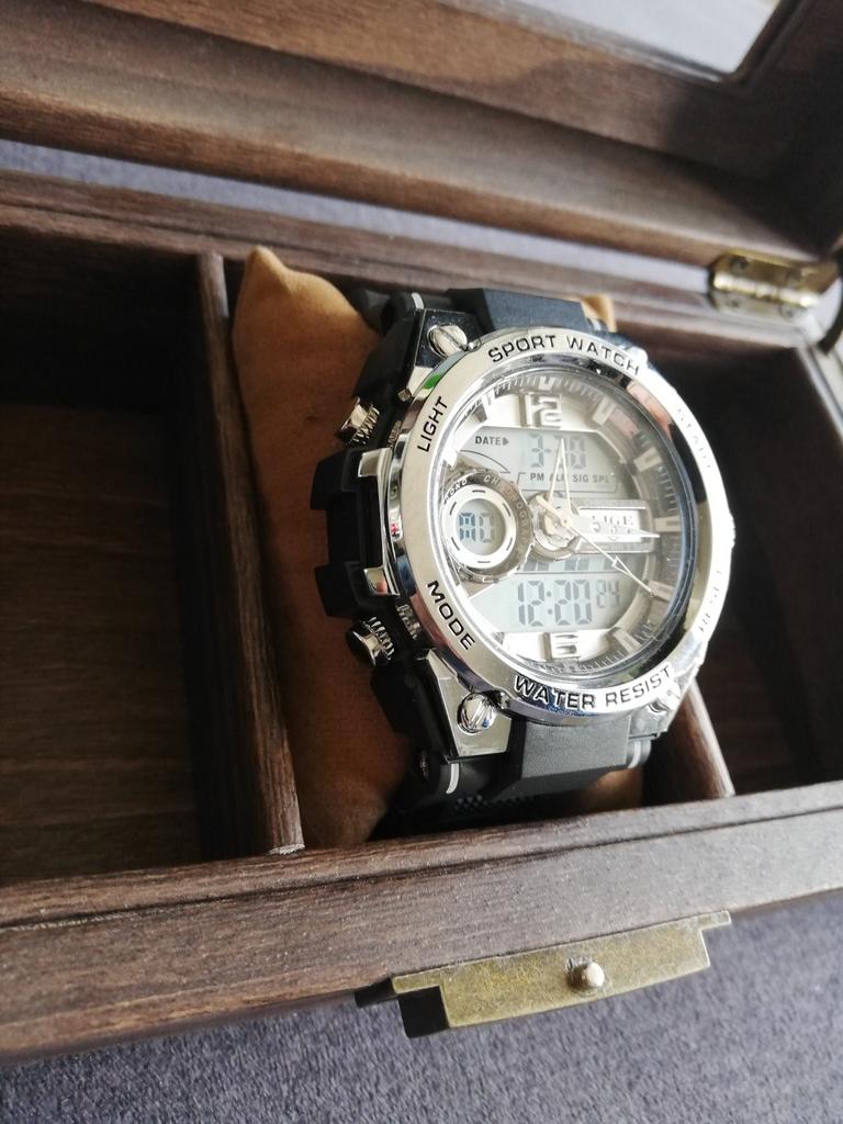 Nieuw sport horloge waterdicht Saffierglas, Ophalen of Verzenden