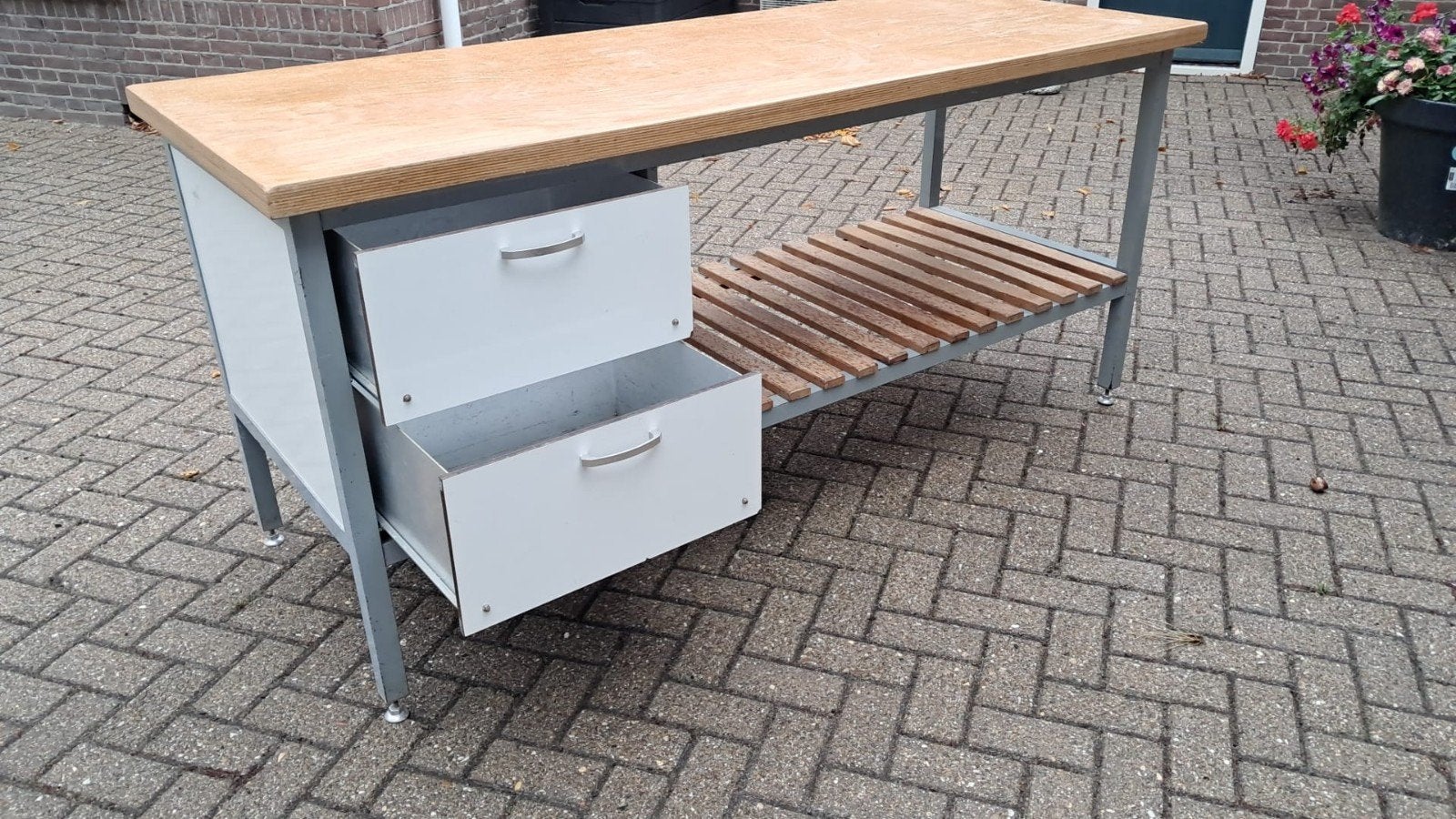 Robuuste werkbank/tafel met lades en opbergrek, Doe-het-zelf en Verbouw, Werkbanken, Ophalen, Gebruikt, 70 tot 120 cm