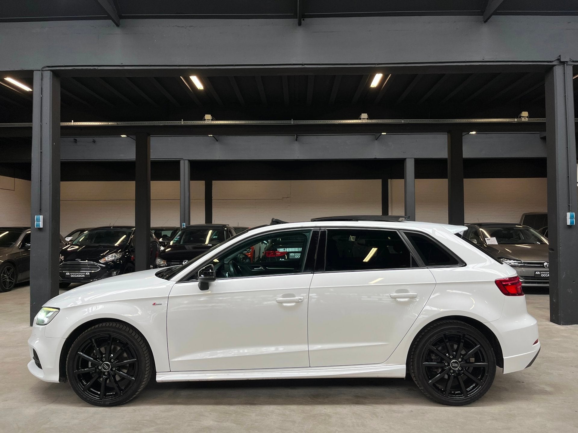 Audi A3 SPORTBACK 35 TFSI Design Luxe Pano/Virtual/Carplay/A, Euro 6, 4 cilinders, 150 pk, Wit