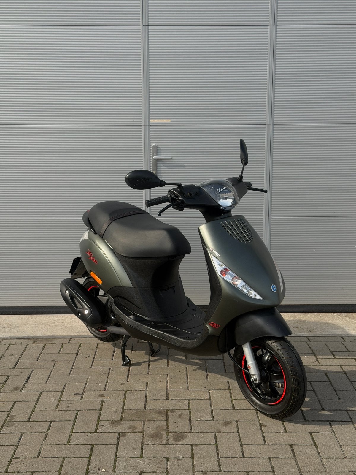 PIAGGIO ZIP 4T IGET 492KM ZGAN | 2022 | BROM |, Fietsen en Brommers, Ophalen, Zip, Zo goed als nieuw, Benzine