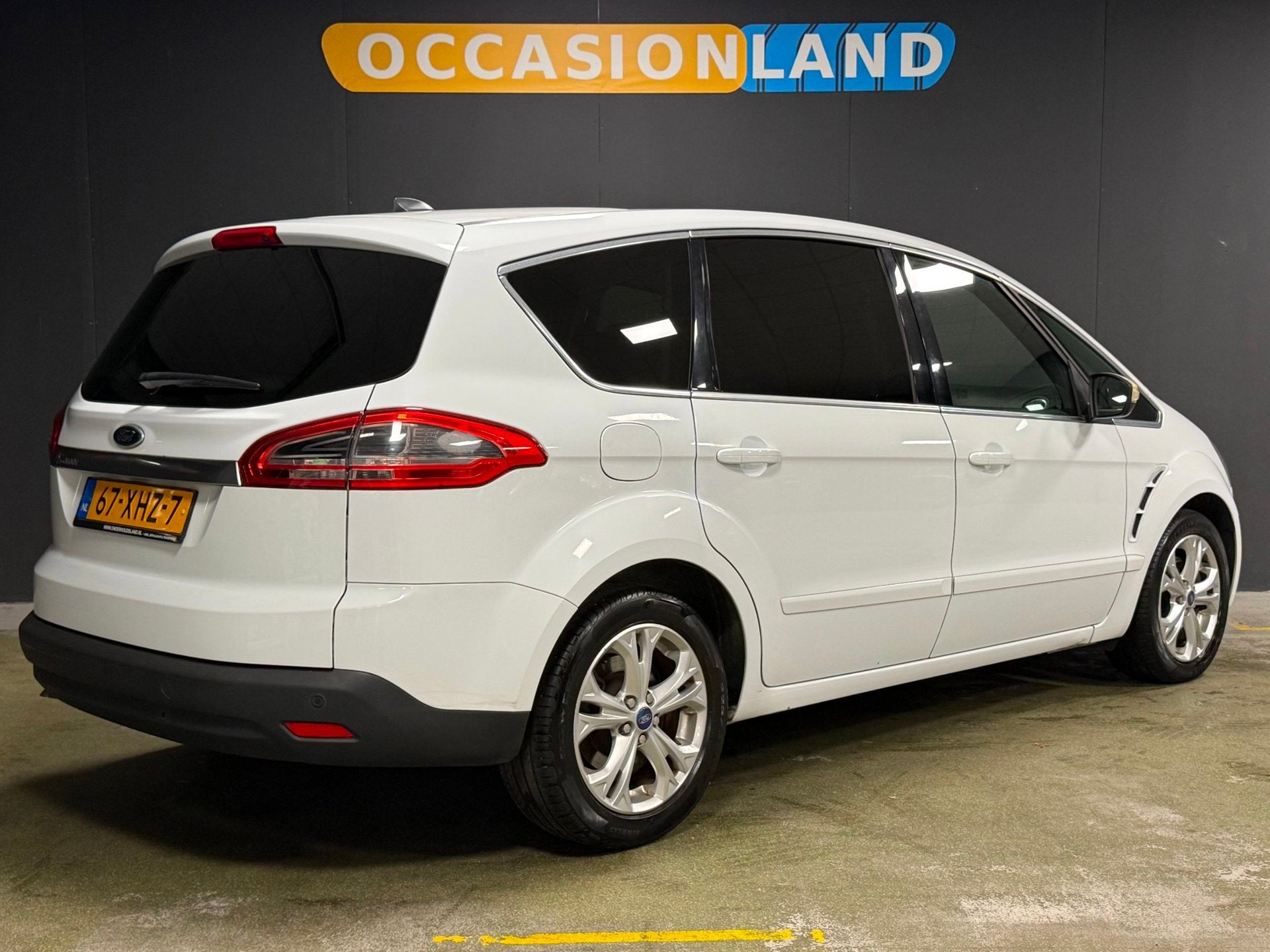 Ford S-Max 1.6 EcoBoost Titanium 7p.|PANO|PDC|CRUISE|BLUETOO, Auto's, Voorwielaandrijving, Gebruikt, Zwart, 4 cilinders