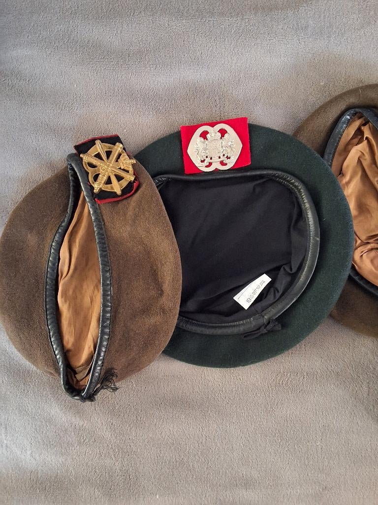6 baretten, Verzamelen, Militaria | Algemeen, Ophalen of Verzenden, Landmacht, Nederland, Helm of Baret