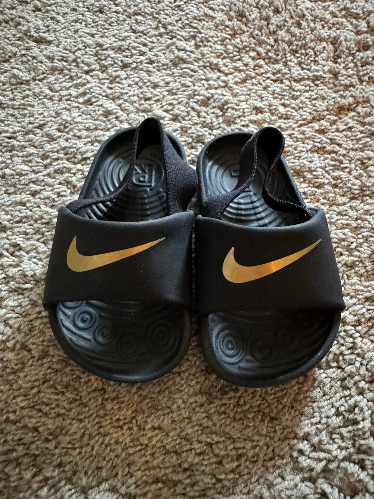 Nike slippers maat 21, Schoentjes, Jongetje of Meisje, Nieuw, Ophalen of Verzenden