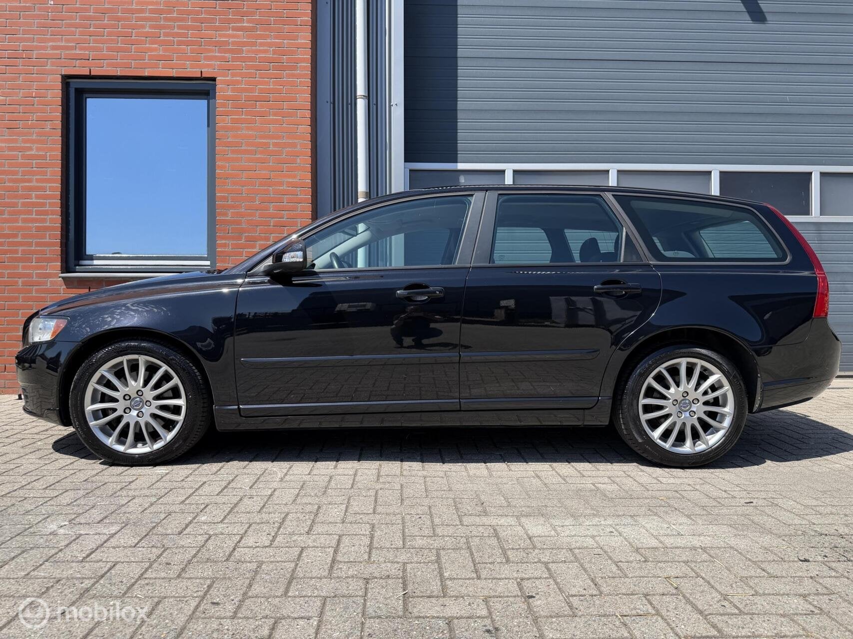 Volvo V50 2.4i 170pk Aut. Edition 2 - Orig NL - dealer o.h., Auto's, Volvo, Parkeersensor, Zwart, 700 kg, Zwart