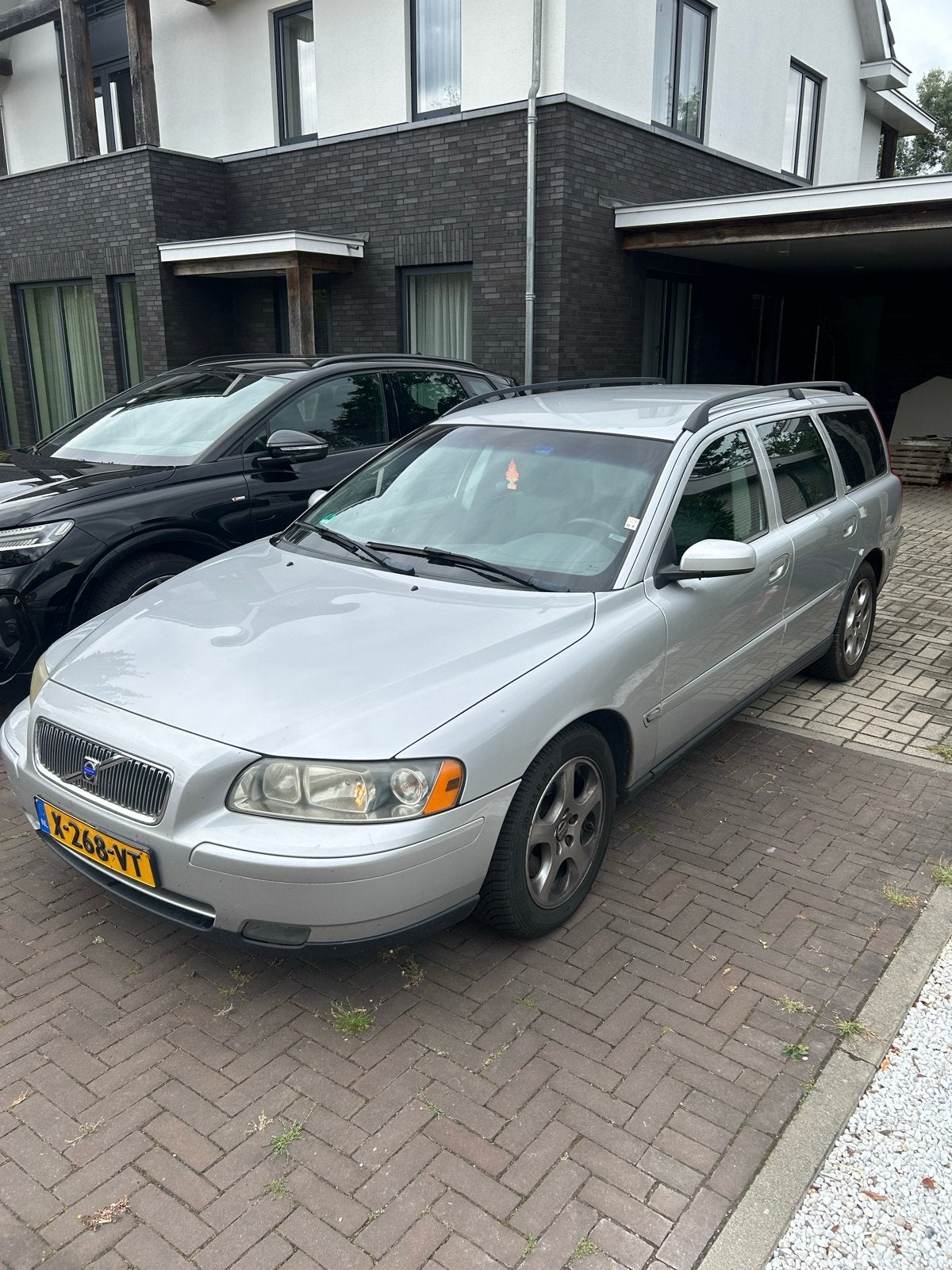 Volvo V70 2.4 140PK AUT 2004 Grijs, Auto's, Volvo, 1800 kg, Leder en Stof, Stationwagon, Particulier