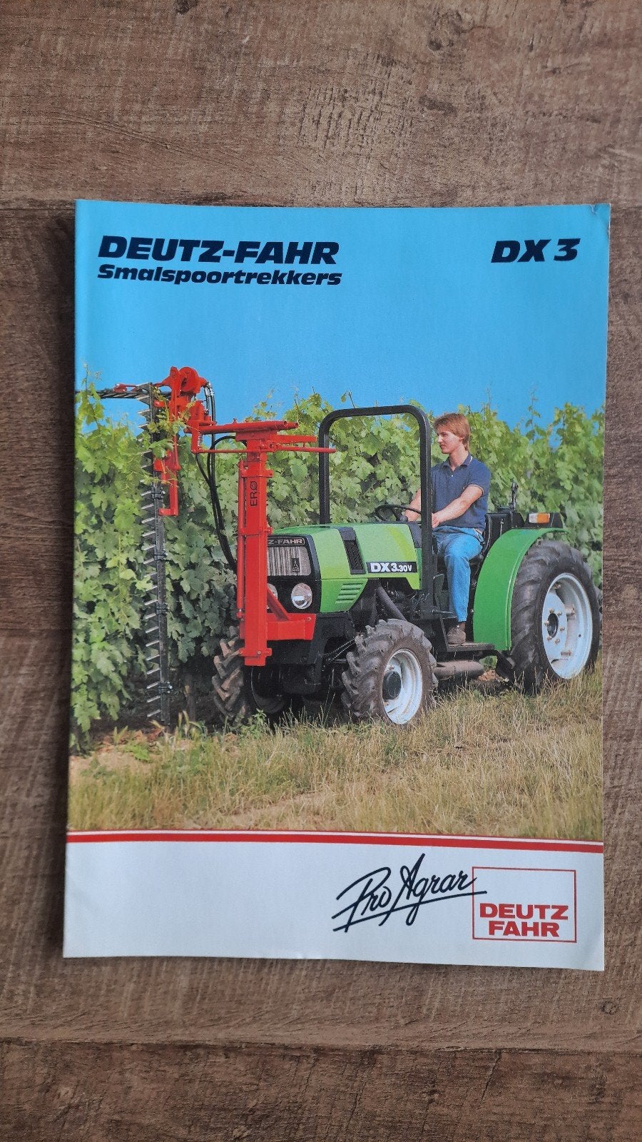 folder DEUTZ FAHR Smalspoortrekkers DX 3 tractor, trekker, Boeken, Catalogussen en Folders, Ophalen of Verzenden, Zo goed als nieuw