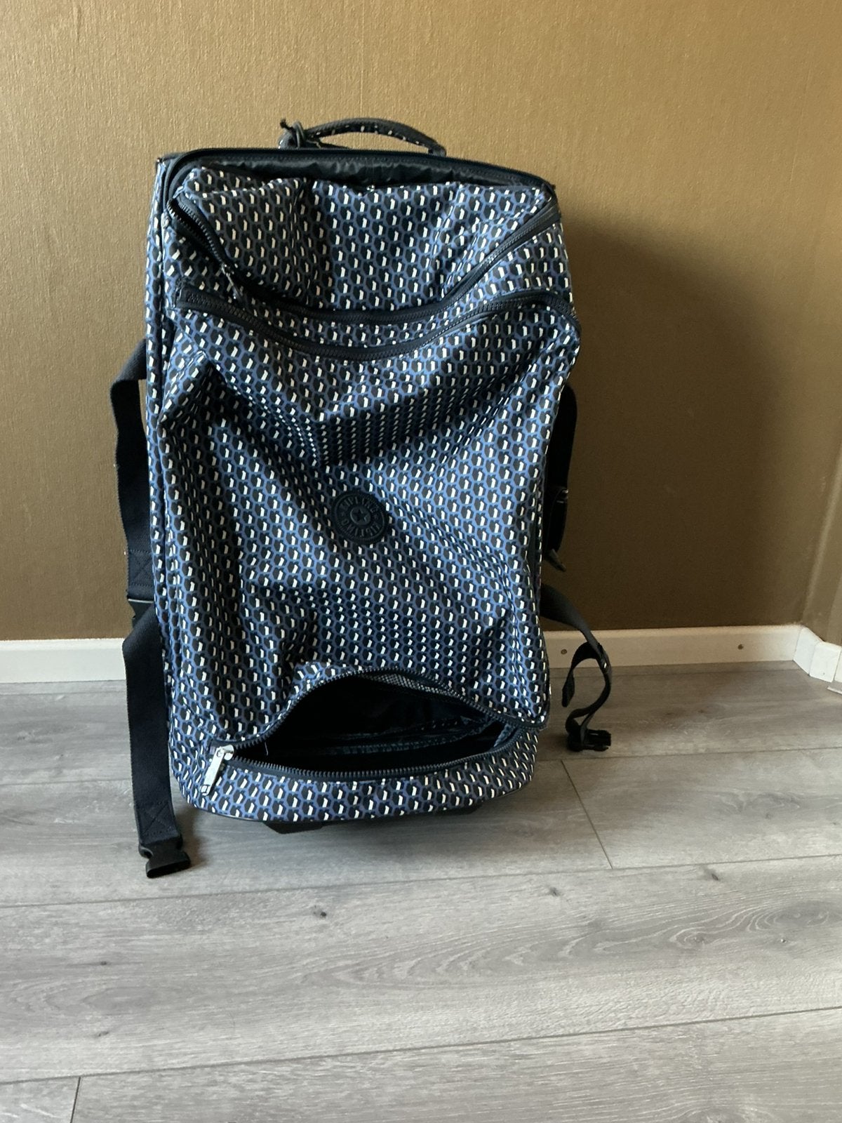 Kipling - reistas - koffer - Aviana M - nieuw - mooie print, Ophalen of Verzenden, Zo goed als nieuw, Zwart, 30 cm of meer