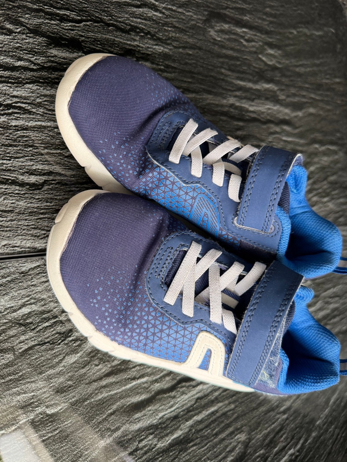 Newfeel gymschoenen maat 31 in zeer nette staat, Ophalen of Verzenden, Zo goed als nieuw, Jongen of Meisje, Sportschoenen