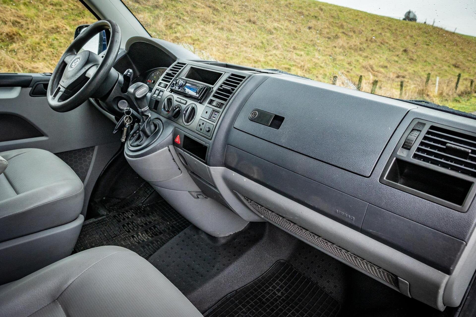 Volkswagen Transporter 2.5 TDI 300 4Motion | Rolstoelbus, Automaat, Gebruikt, Met garantie (alle), 2500 kg