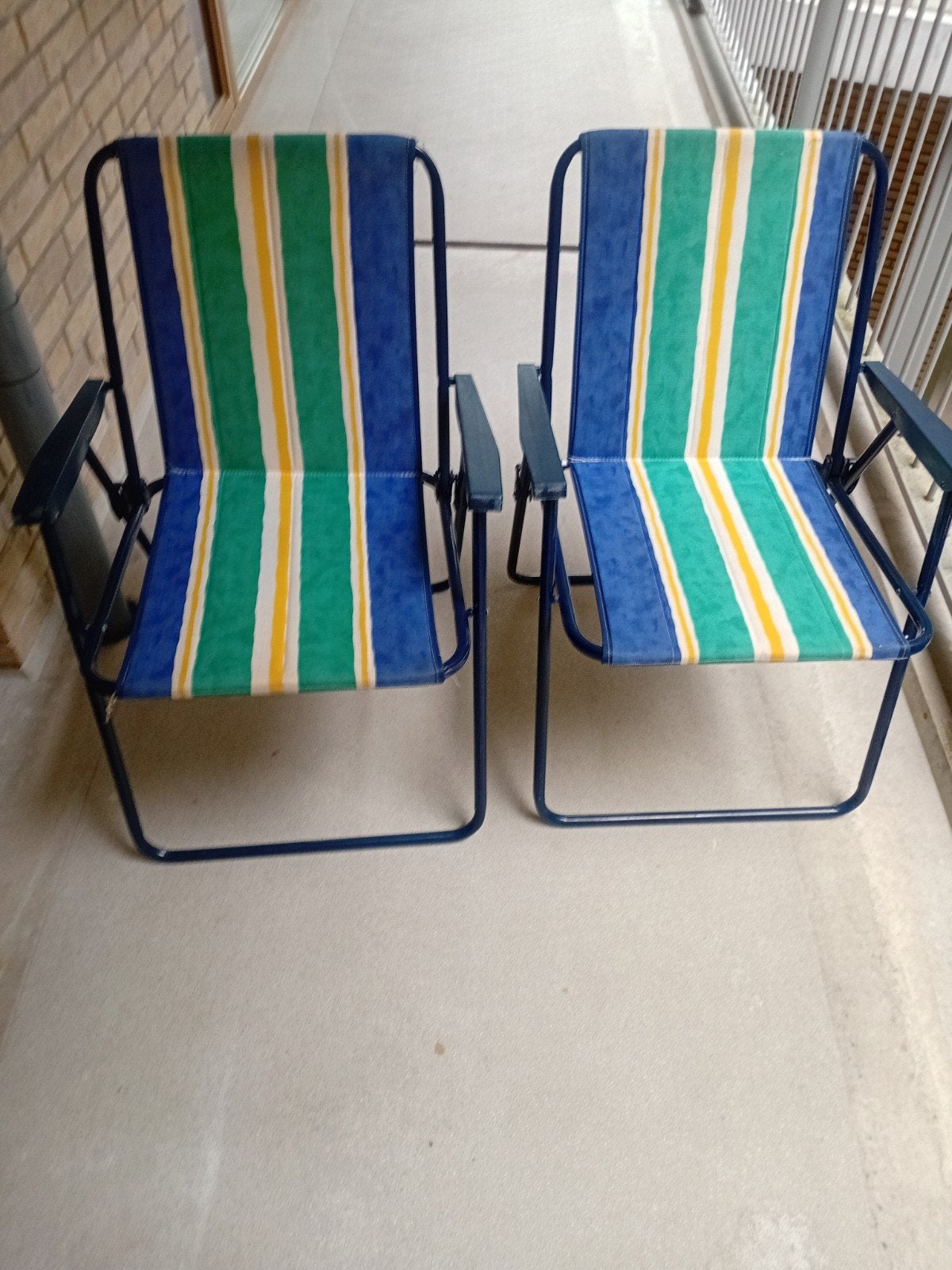 2x Inklapbare Campingstoelen - Blauw/Groen/Geel gestreept, Tuin en Terras, Ophalen, Gebruikt, Metaal, Inklapbaar