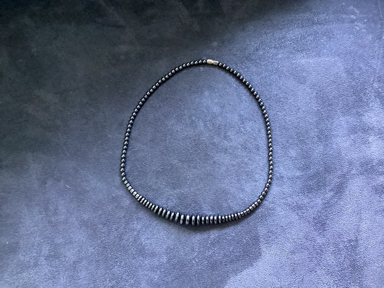 Halsketting van hematiet, Sieraden, Tassen en Uiterlijk, Kettingen, Ophalen of Verzenden, Zo goed als nieuw, Zwart, Steen of Mineraal
