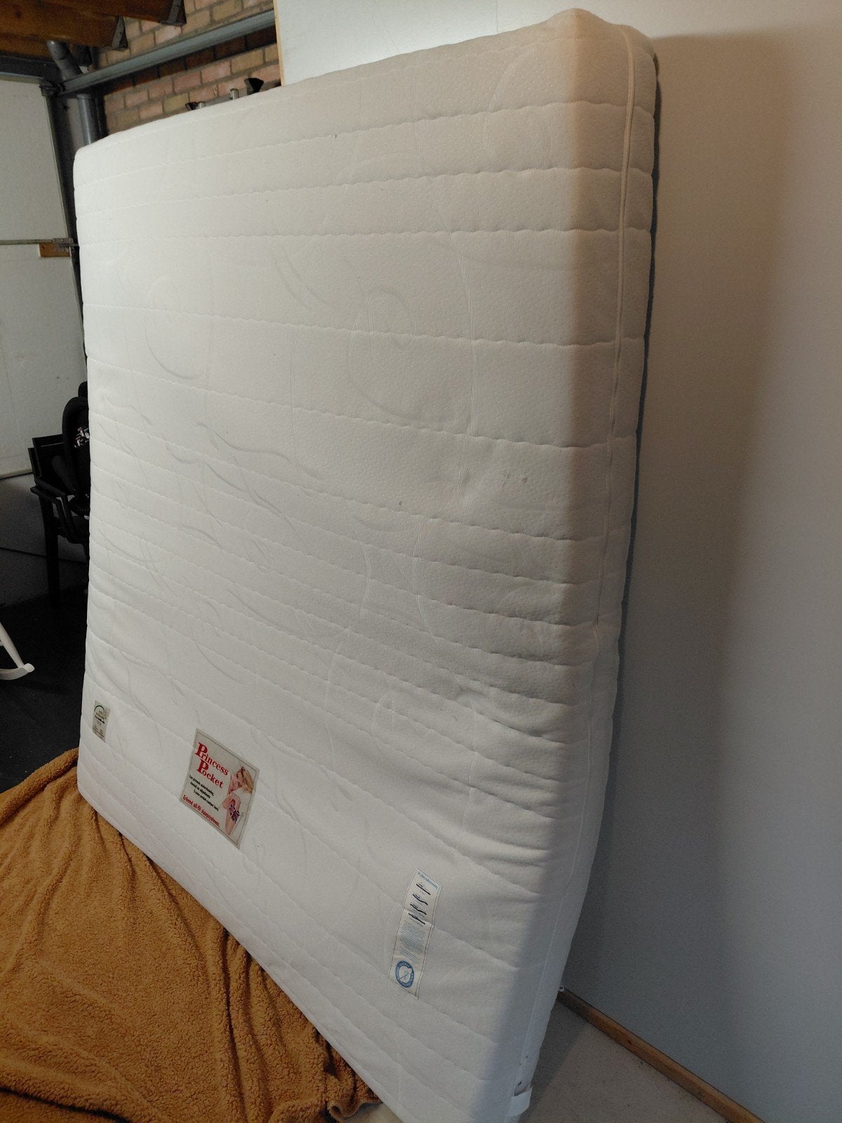 GRATIS Onder Matras 200x180x18, Huis en Inrichting, Ophalen, Gebruikt, Tweepersoons, Matras