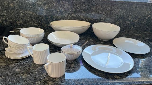 Wedgewood bone china Pine stripe Jasper Conran, Ophalen, Gebruikt, Porselein, Compleet servies