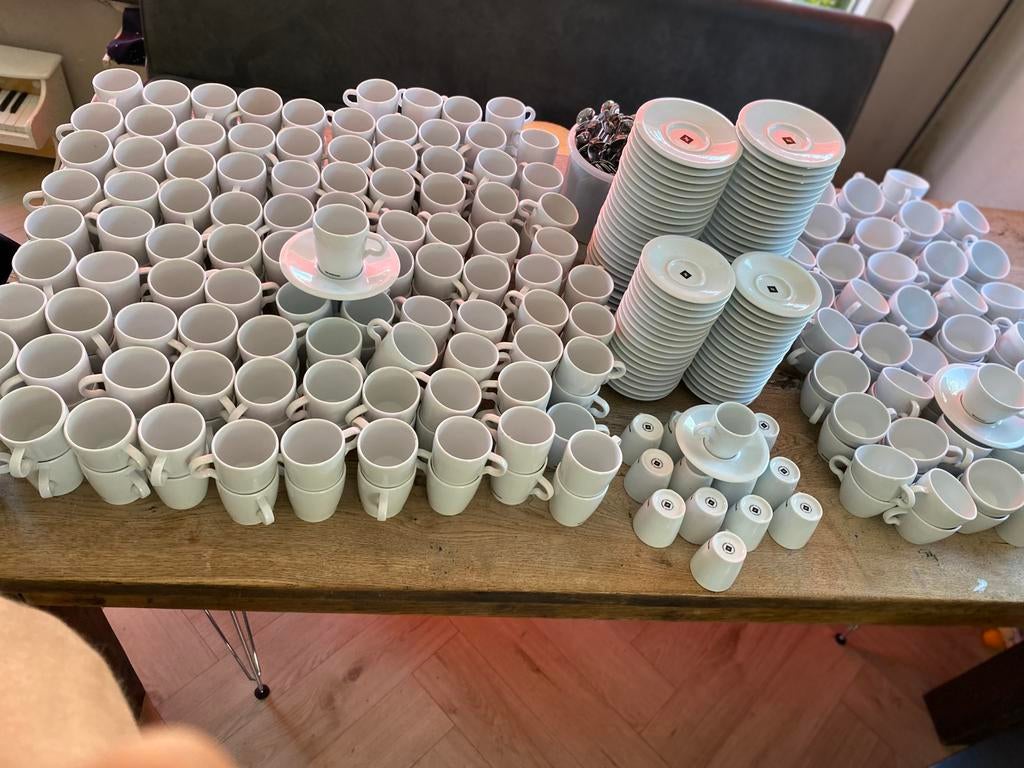 Nespresso kop en schotel grote voorraad 1€ per stuk, Ophalen, Zo goed als nieuw, Overige stijlen, Kop(pen) en/of Schotel(s)