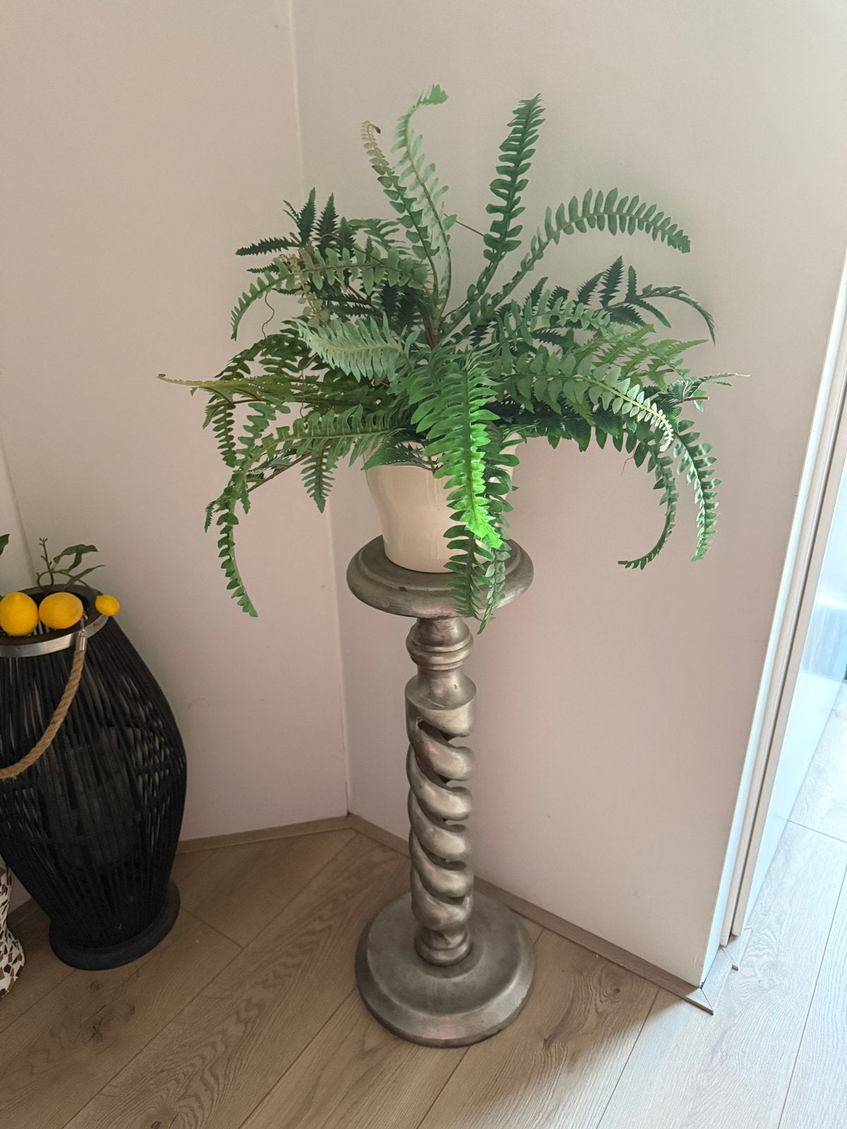 Decoratieve plantentafel met plant, Huis en Inrichting, Ophalen, Hout, Gebruikt, Klassiek