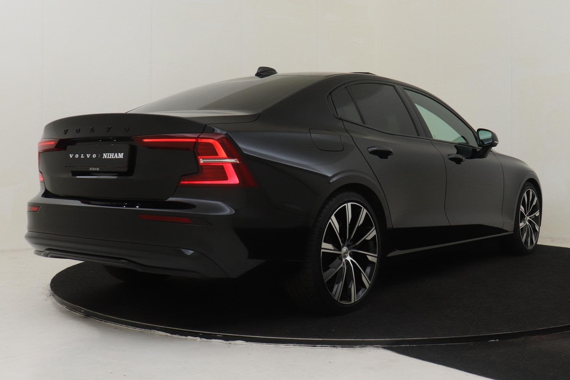 Volvo S60 B4 (M-HYBRID) ULTIMATE DARK -PANO.DAK|HARMAN/KARDO, Auto's, 12 maanden, Stof, Euro 6, 4 cilinders