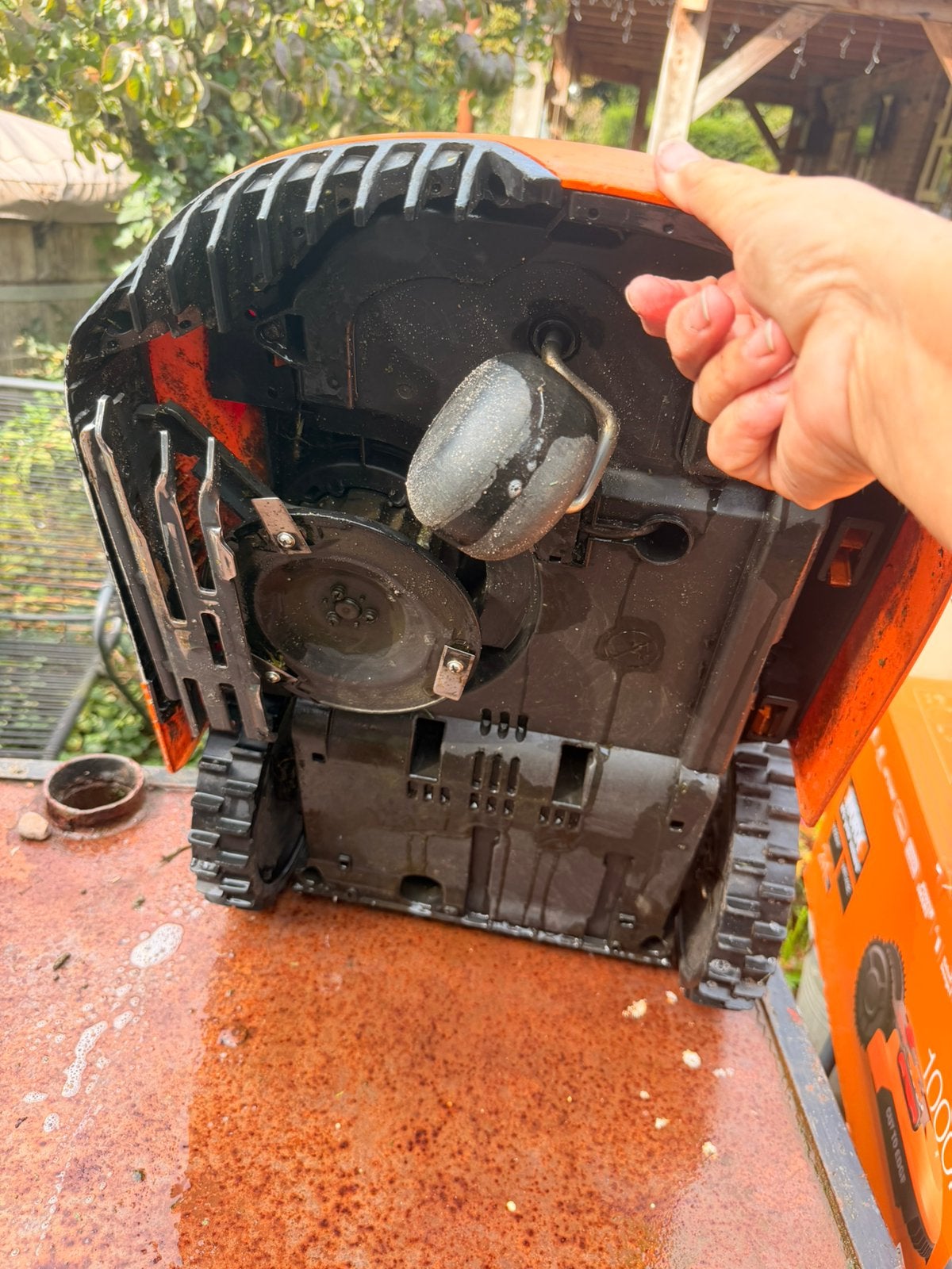 Foto 12 van Worx wr143e 1000m2 robotmaaier met basis en garage enz