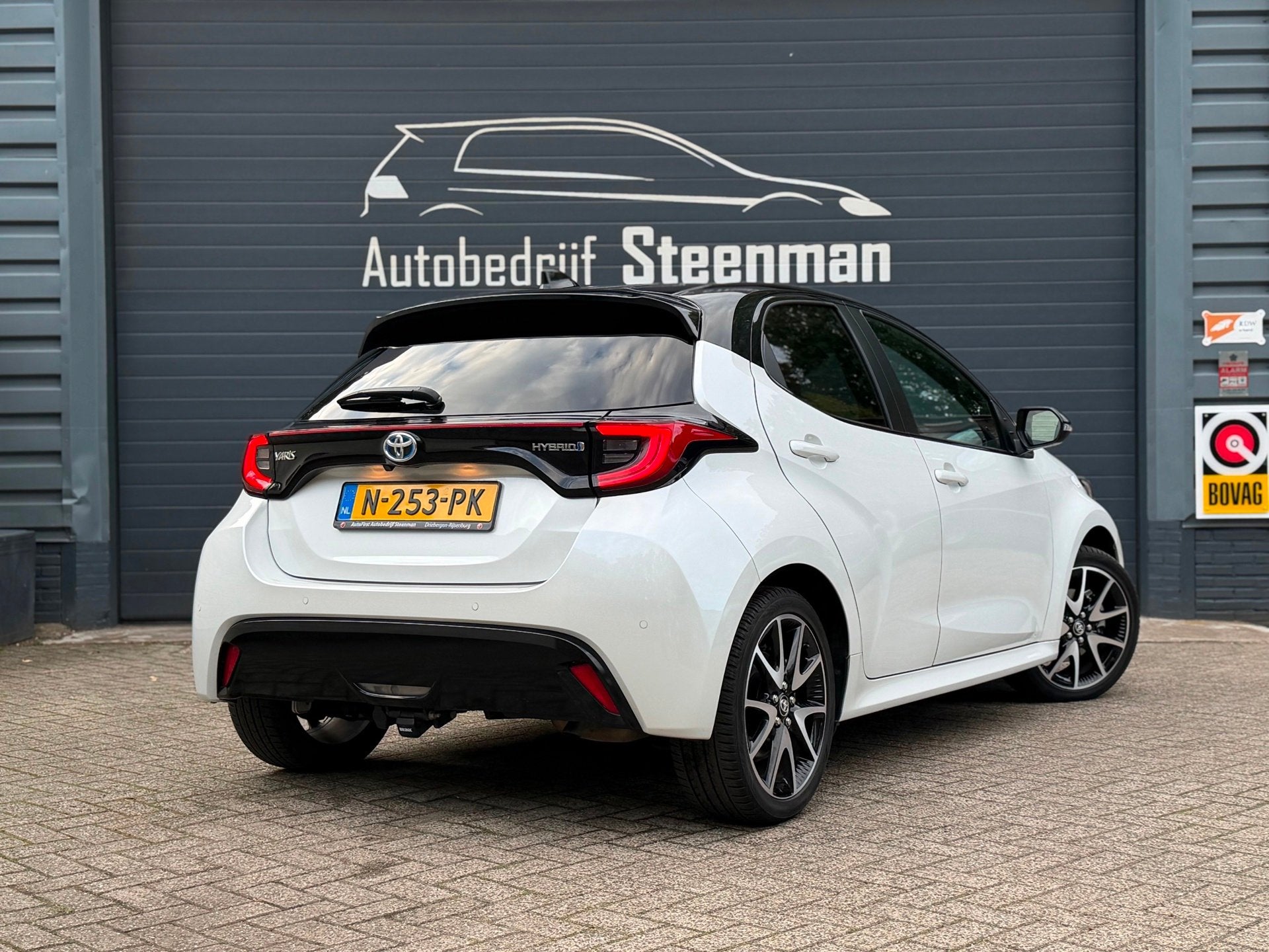 Toyota Yaris 1.5 Hybrid Executive | HUD | JBL | Trekhaak, 450 kg, Gebruikt, Met garantie (alle), Bedrijf