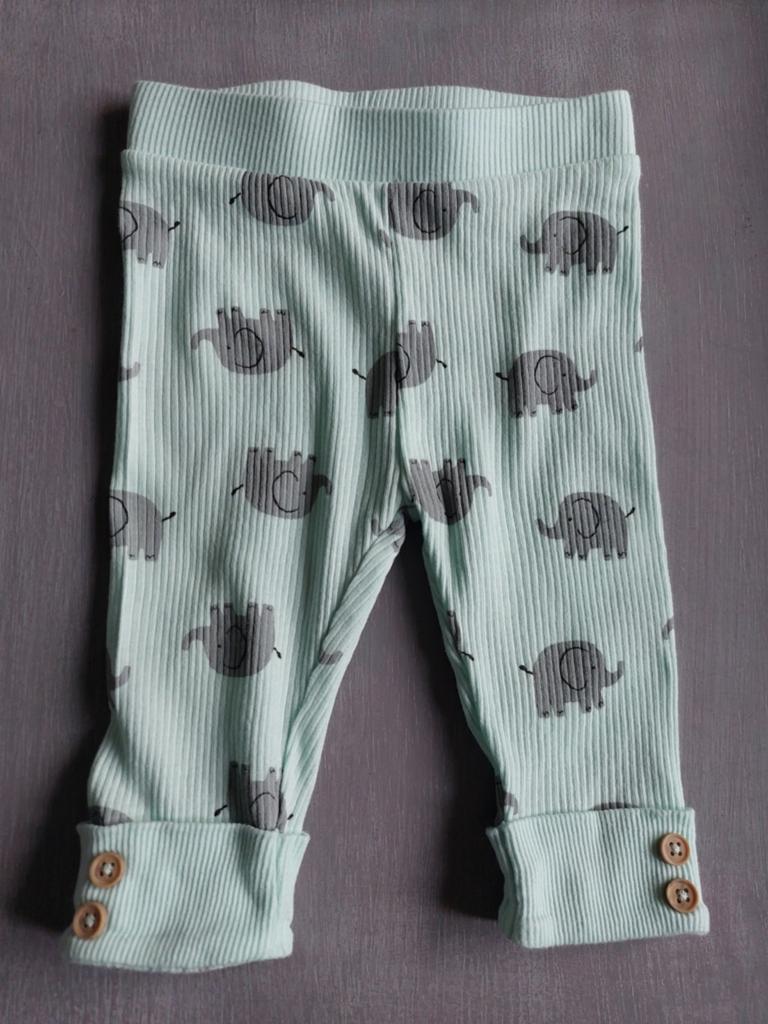 Lichtgroen baby broekje met olifantjes maat 62-68 z.g.a.n., Kinderen en Baby's, Babykleding | Maat 62, Ophalen of Verzenden, Zo goed als nieuw