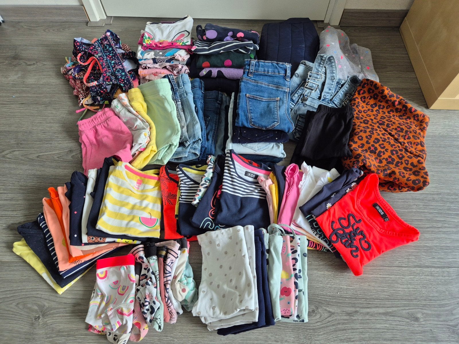 Kledingpakket meisje maat 98/104 81 delig, Kinderen en Baby's, Kinderkleding | Kinder-kledingpakketten, Ophalen, Zo goed als nieuw