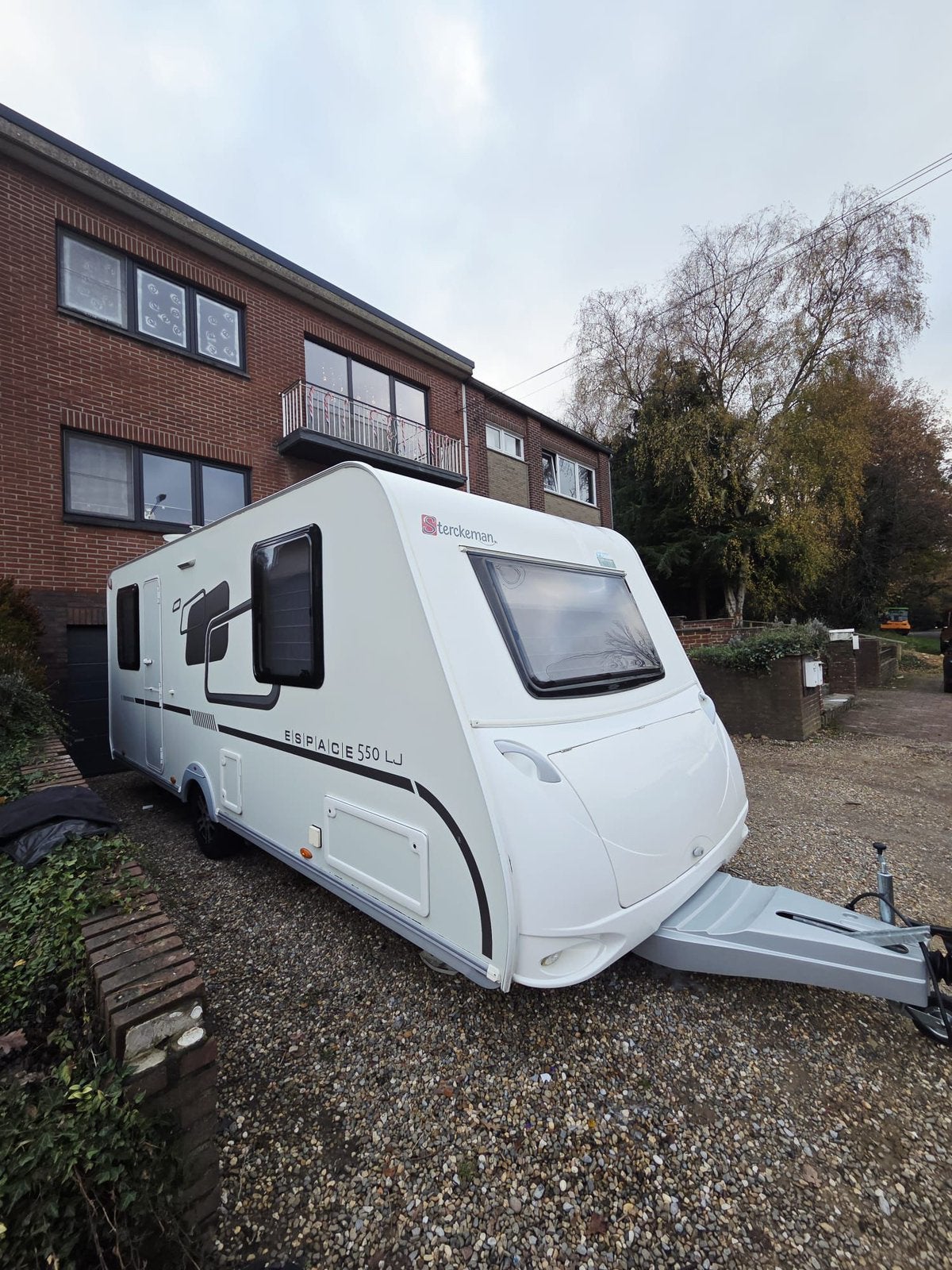 Sterckeman Espace 550 LJ Luxe - Ruime en comfortabele carava, Caravans en Kamperen, Sterckeman, Rondzit, Koelkast, Particulier