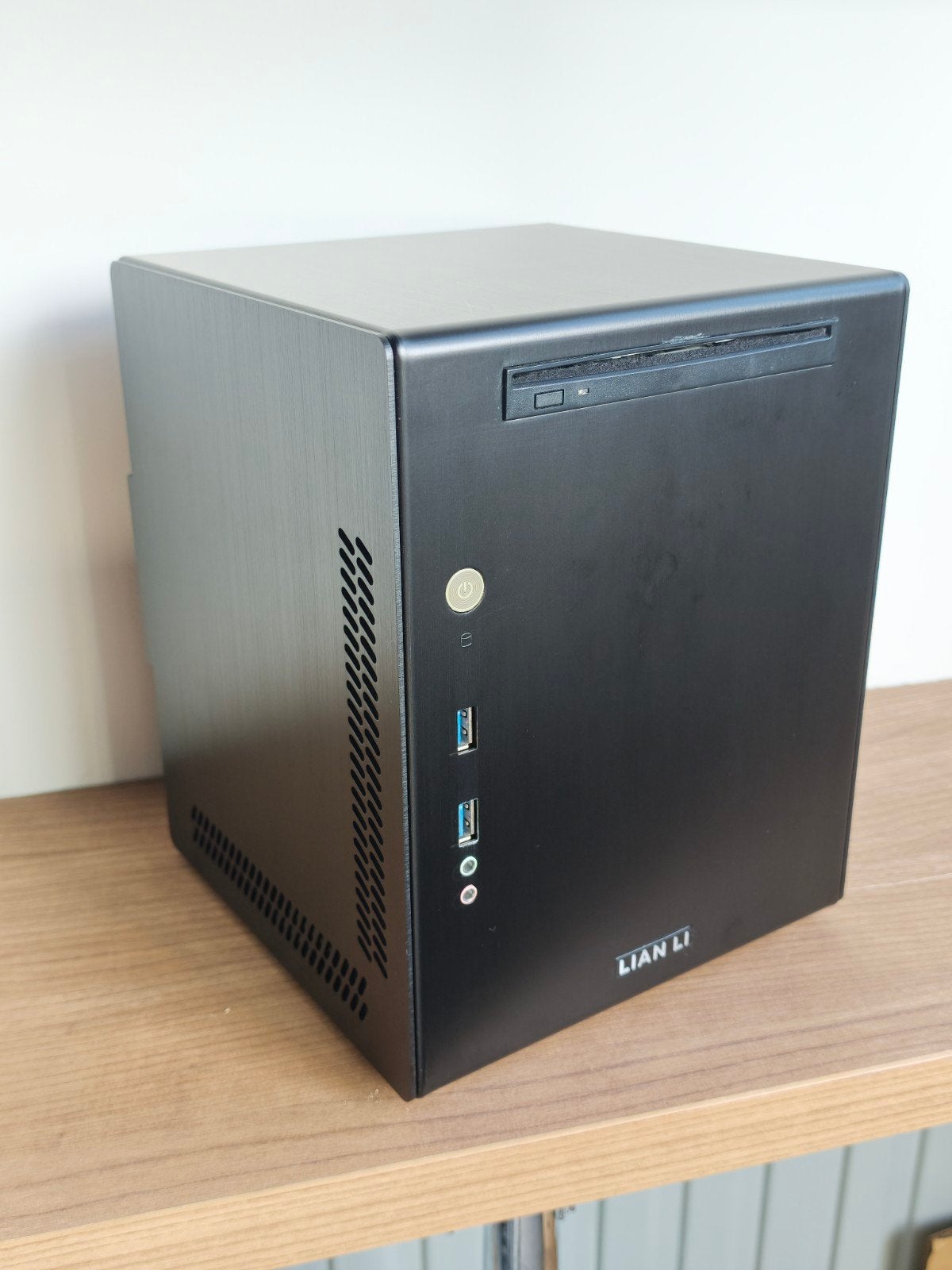 Lian Li PC-Q03B inclusief Sony AD-7640S slotload DVD-RW, Ophalen of Verzenden, Refurbished