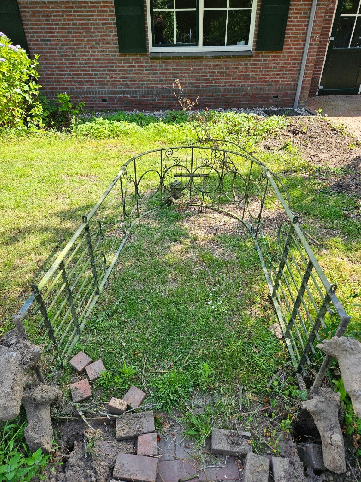 Decoratief smeedijzeren hekwerk met boog rozenboog, Ophalen of Verzenden, Gebruikt, IJzer, Sierhekwerk
