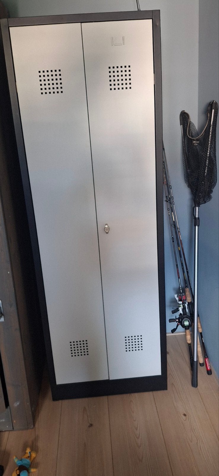 Metalen locker / kledingkast met legplanken, Ophalen of Verzenden, Gebruikt, Industrieel