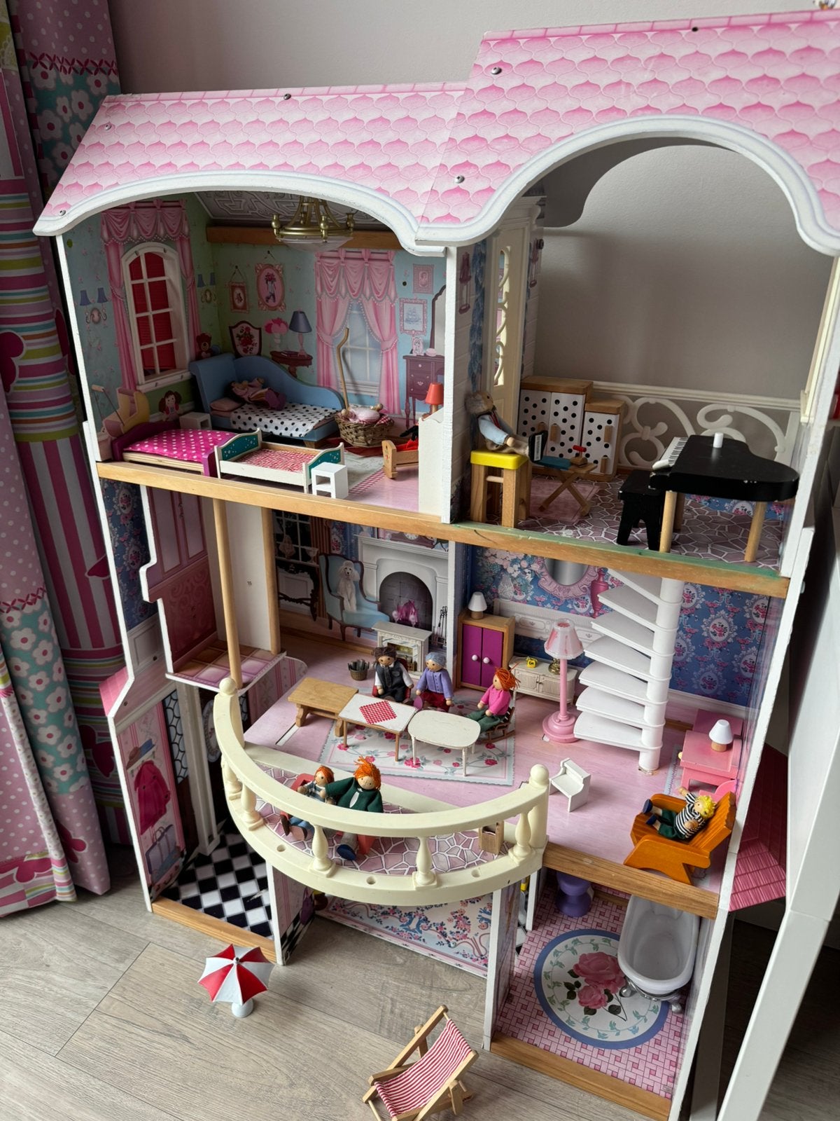 Leuk groot poppenhuis met meubels en poppen, Ophalen, Gebruikt, Poppenhuis