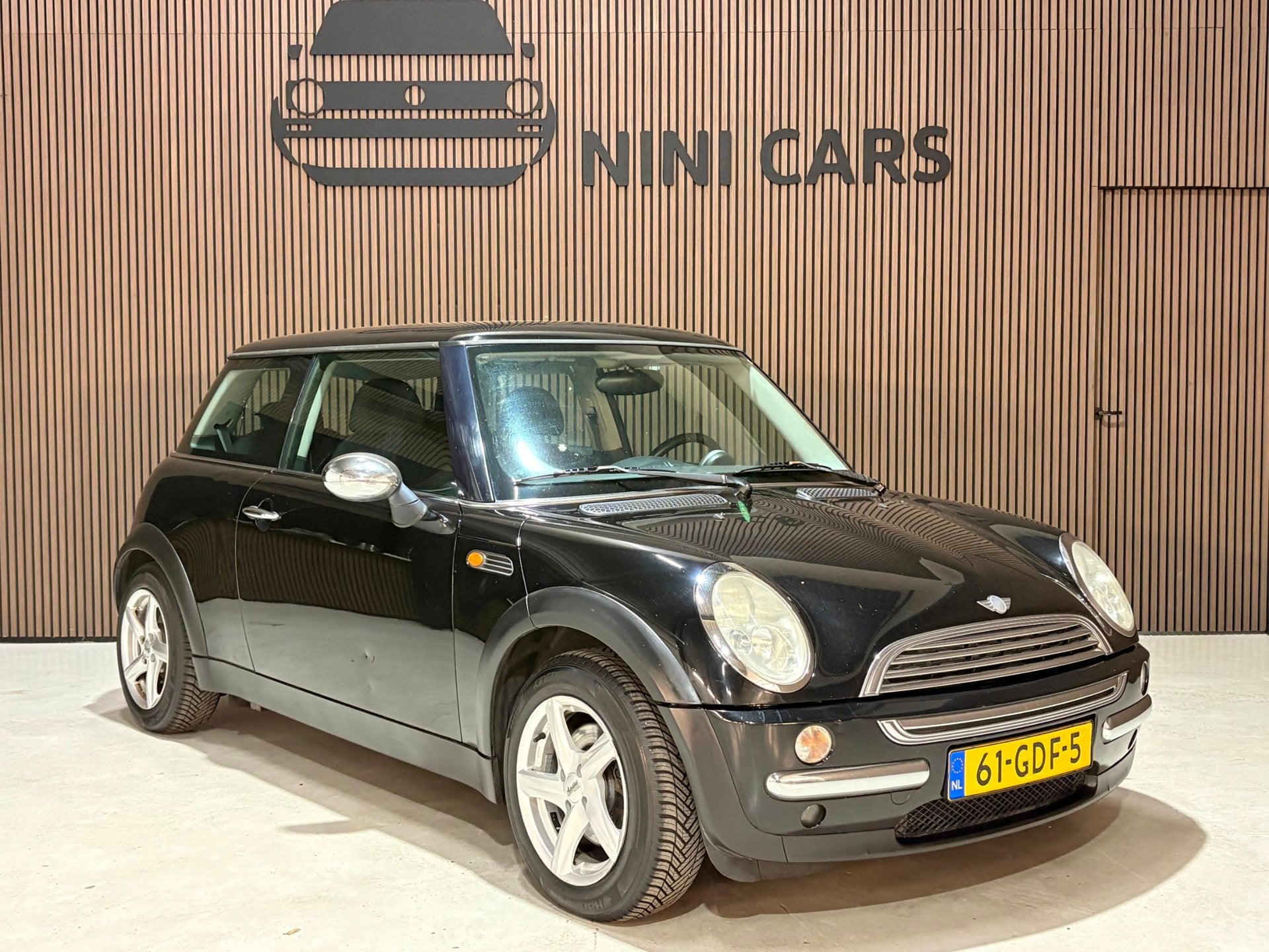 Mini 3-Deurs 1.6 One Pepper airco radio nieuwe koppeling, Auto's, Voorwielaandrijving, Dealer onderhouden, Gebruikt, Zwart