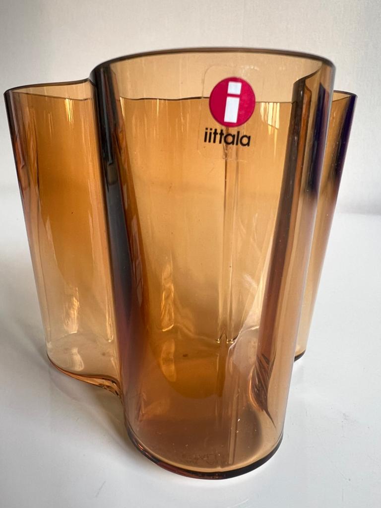Nieuw in doos Iittala Alvar Aalto Vaas Brown -Ruskea 95 mm, Ophalen of Verzenden, Nieuw, Glas