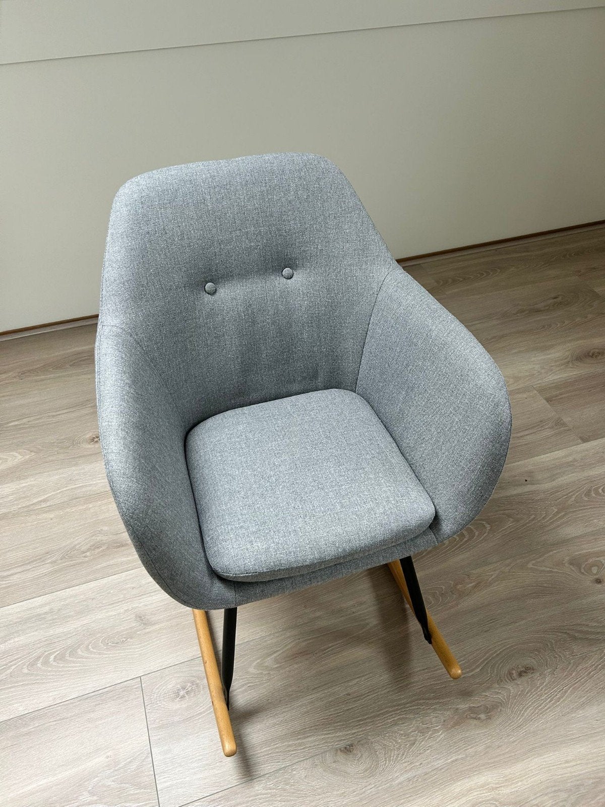 Schommelstoel Anada - stof - grijs - Leen Bakker, Huis en Inrichting, Fauteuils, Ophalen, Minder dan 75 cm, Scandinavisch, Zo goed als nieuw