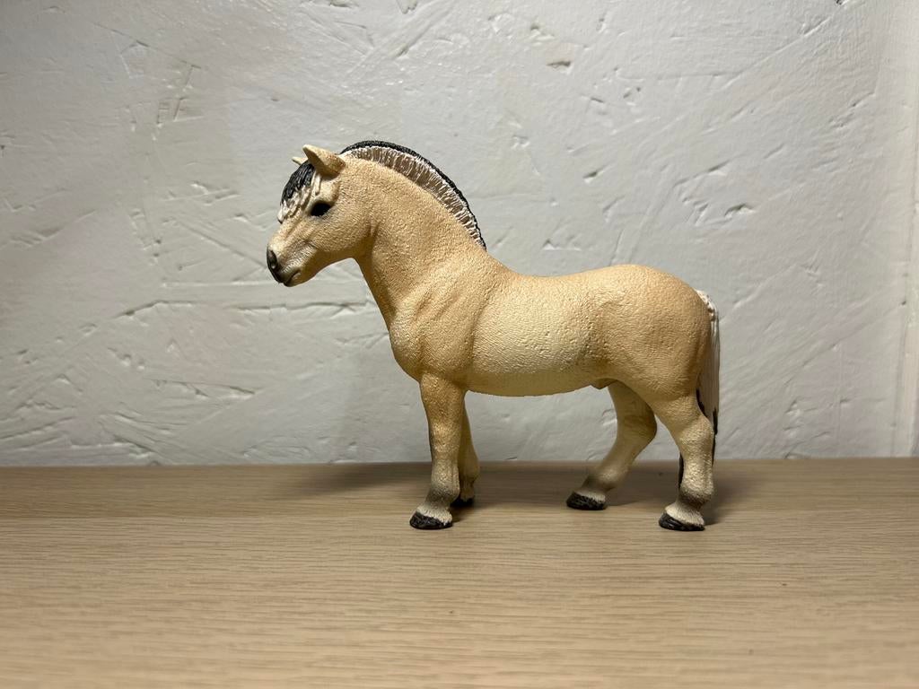 Schleich fjorden hengst 44, Verzamelen, Dierenverzamelingen, Ophalen of Verzenden, Zo goed als nieuw, Paard, Beeldje of Figuurtje