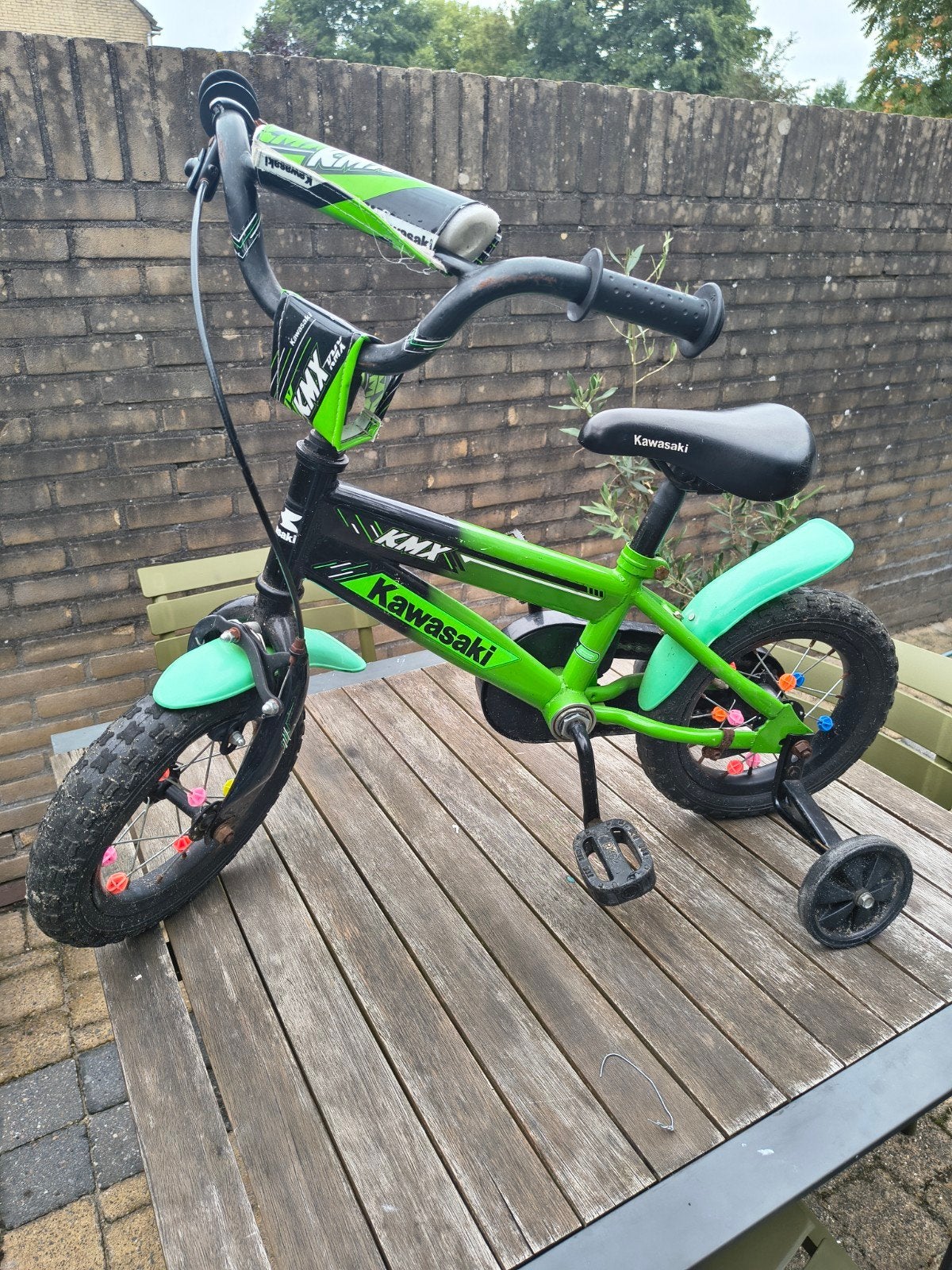 Kawasaki kinderfiets met zijwieltjes 12 inch 2-4 jaar, Fietsen en Brommers, Fietsen | Kinderfietsjes, Ophalen, Zijwieltjes, Gebruikt