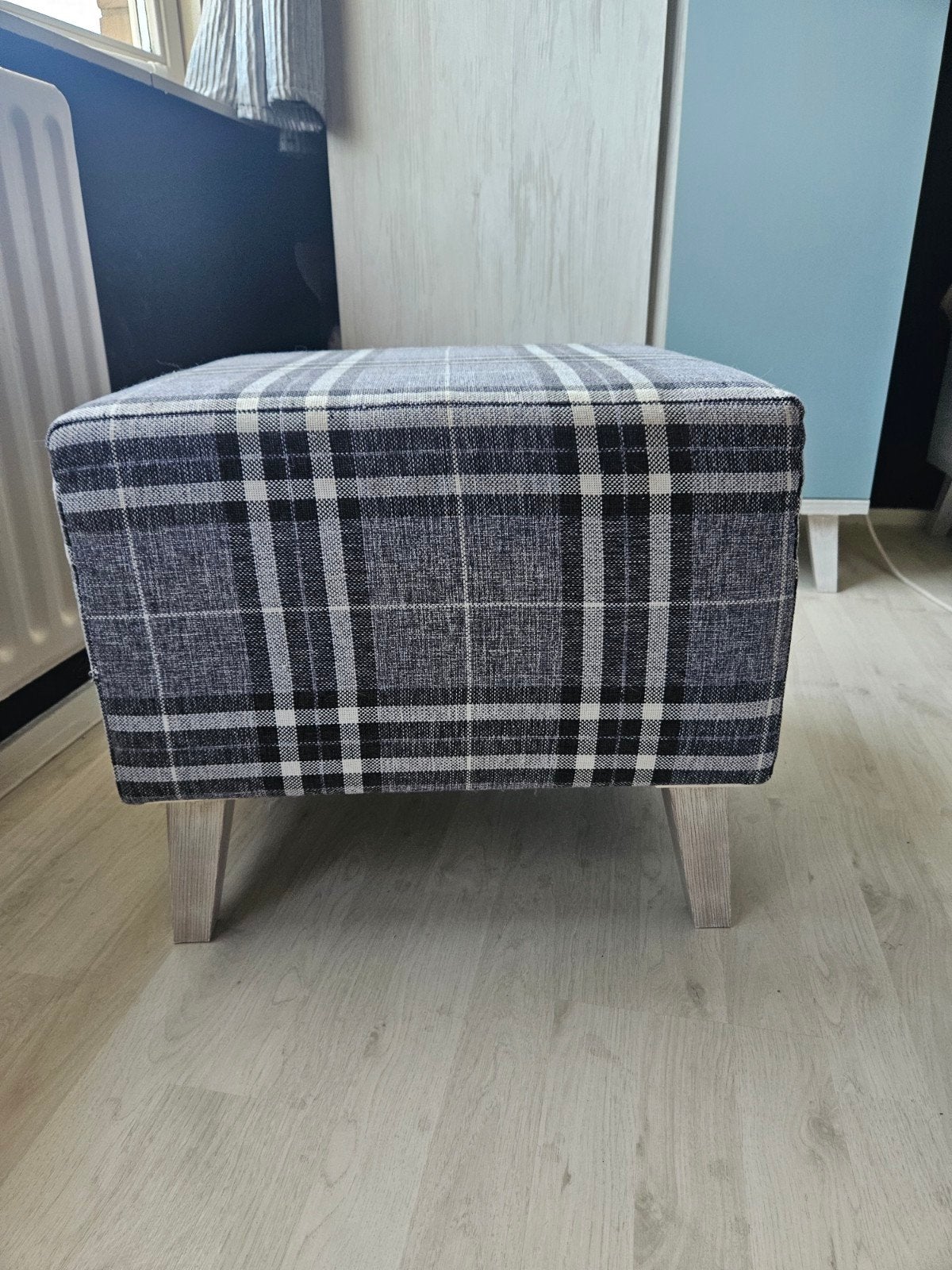 Stijlvolle Poef met Ruitpatroon - Grijs/Zwart/Wit, Ophalen, Minder dan 50 cm, Vierkant, Minder dan 50 cm