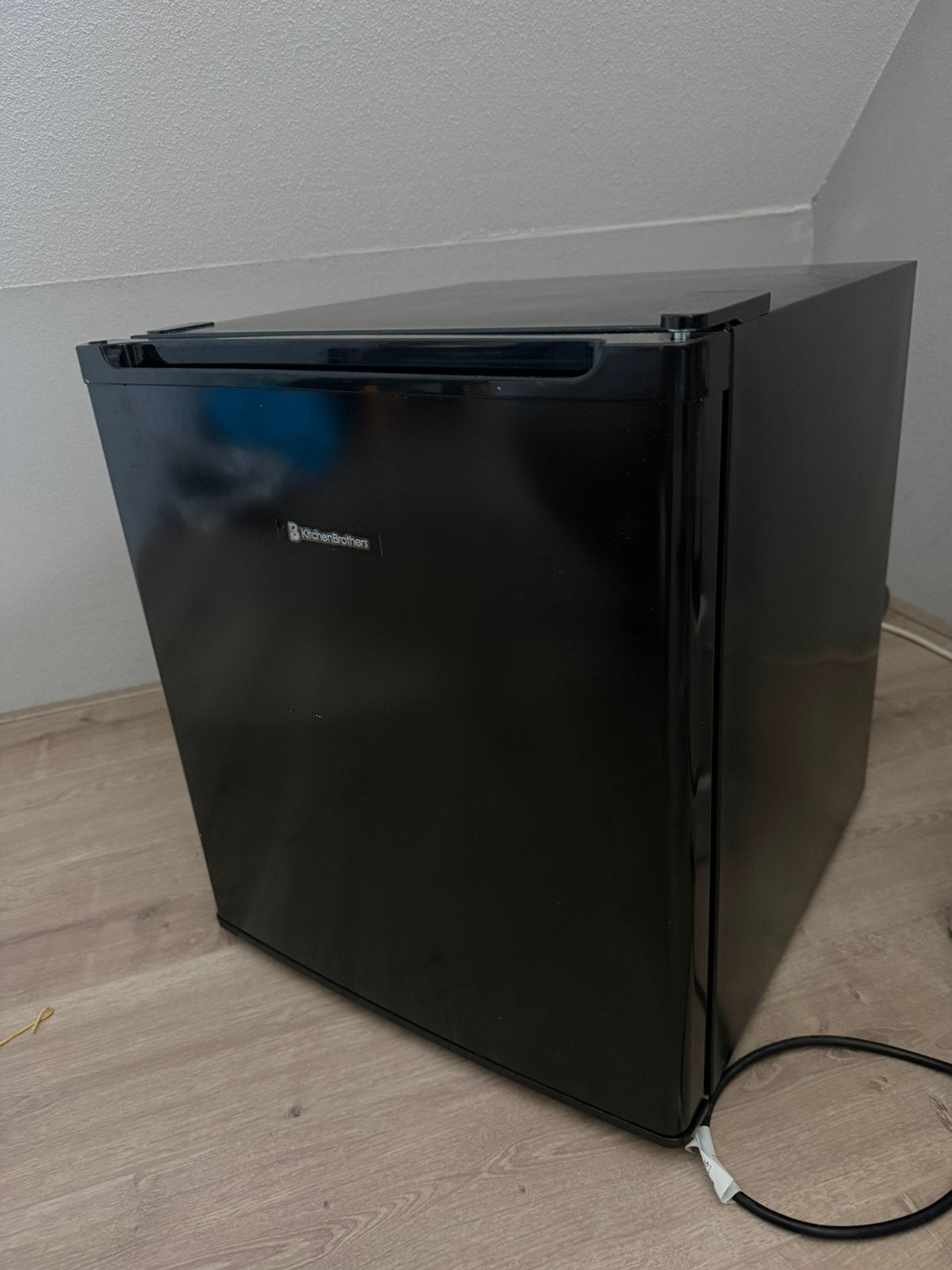 Kitchenbrothers mini vriezer / zwart, Ophalen, Minder dan 85 cm, Met vriesvak, Minder dan 75 liter