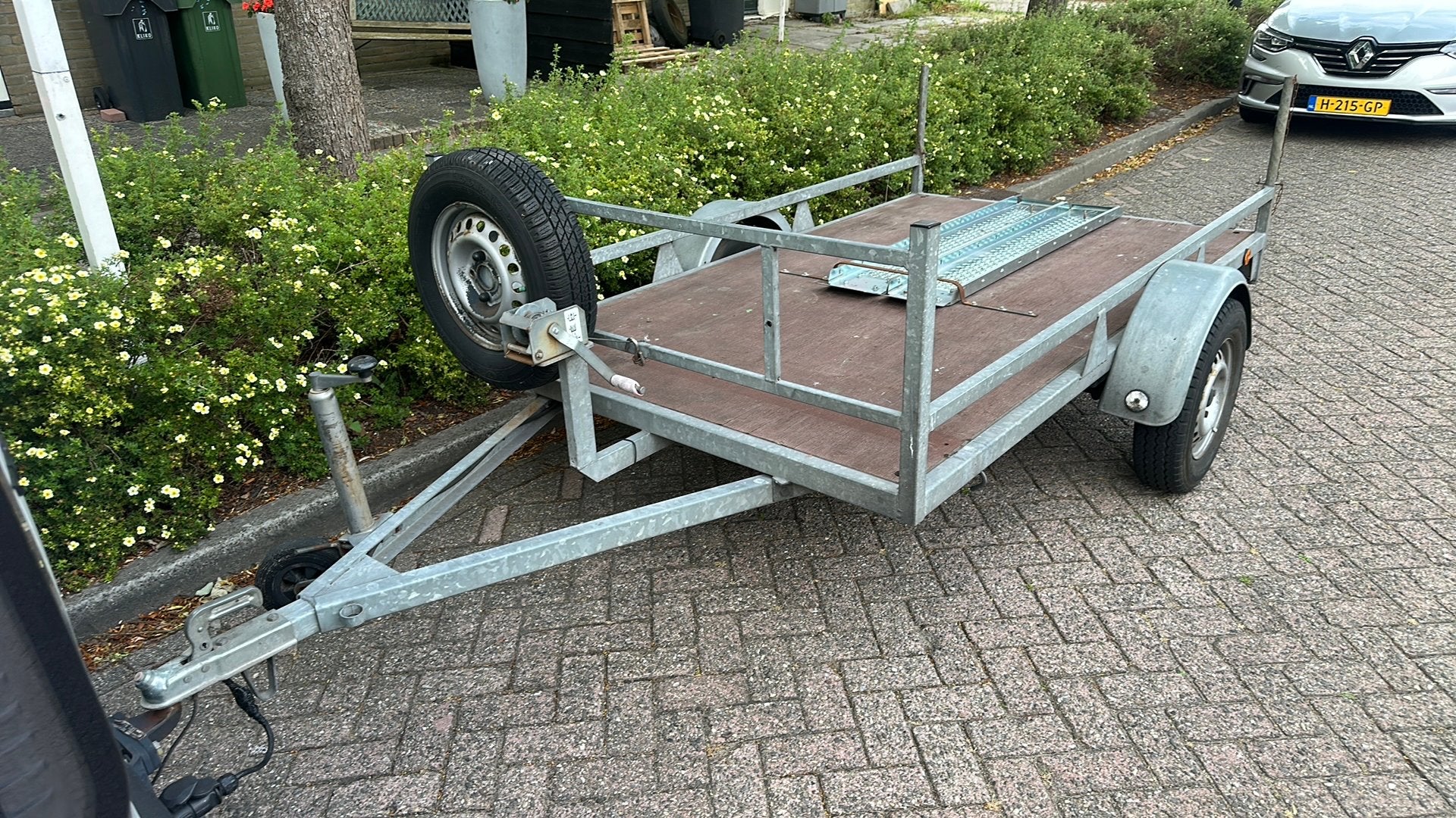 Solide oprijwagen / Motoraanhanger, Ophalen, Zo goed als nieuw
