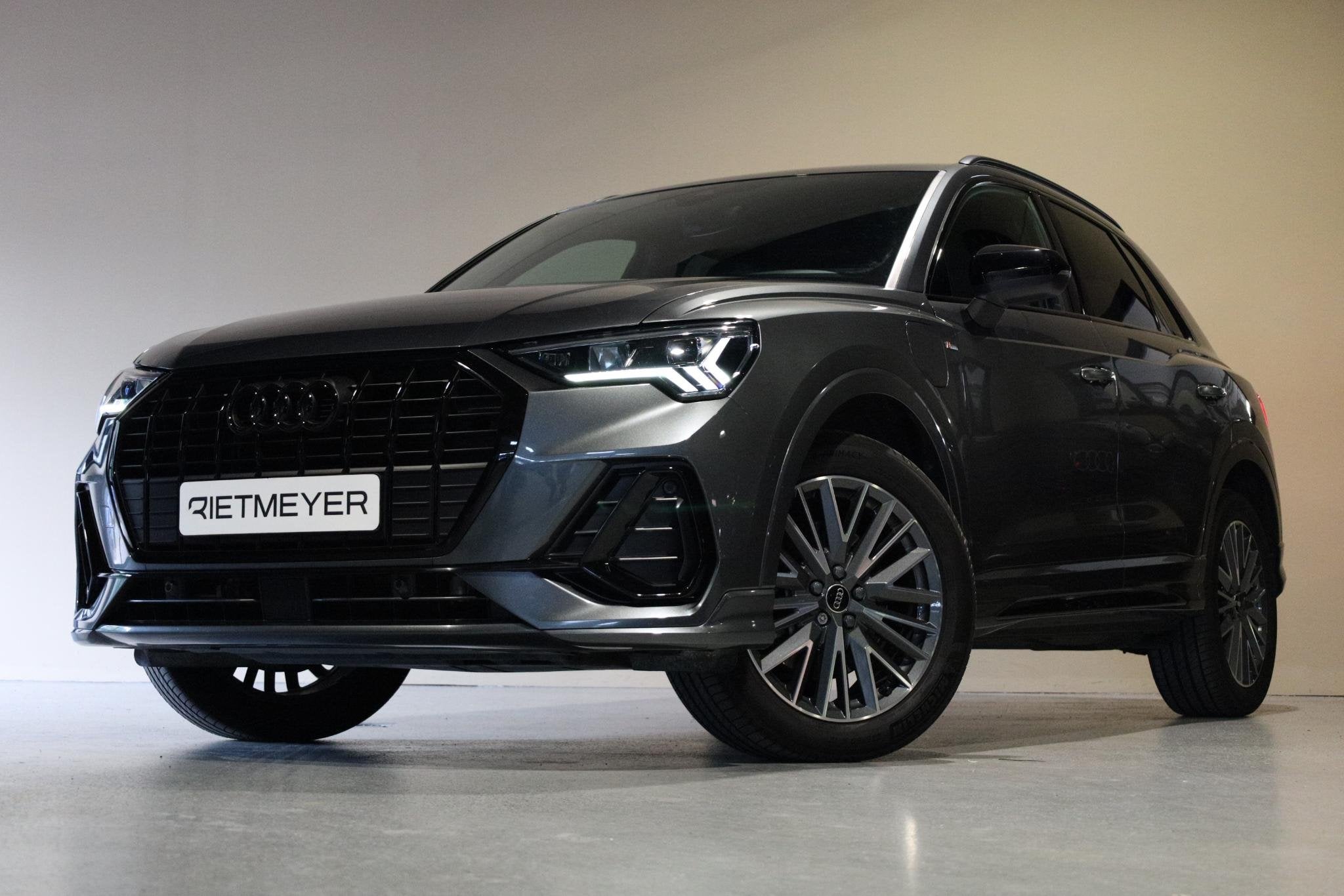 Audi Q3 45 TFSI e S edition |Gevlakt stuur |Sfeerverlichting, Auto's, 12 maanden, Gebruikt, Leder en Stof, Parkeersensor
