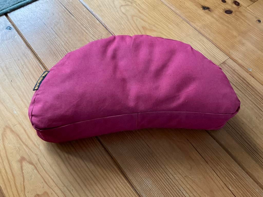 Rood meditatie kussen halve maan, Ophalen of Verzenden, Zo goed als nieuw, Overig