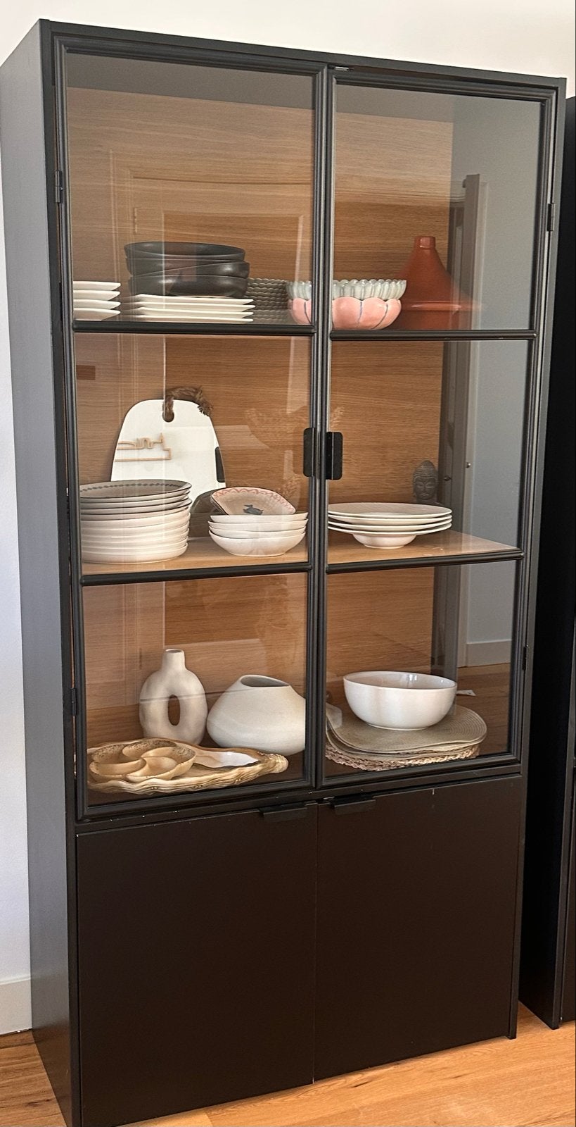 WOOOD vitrinekast Sivan, Huis en Inrichting, Ophalen, 50 tot 100 cm, Zo goed als nieuw, Metaal