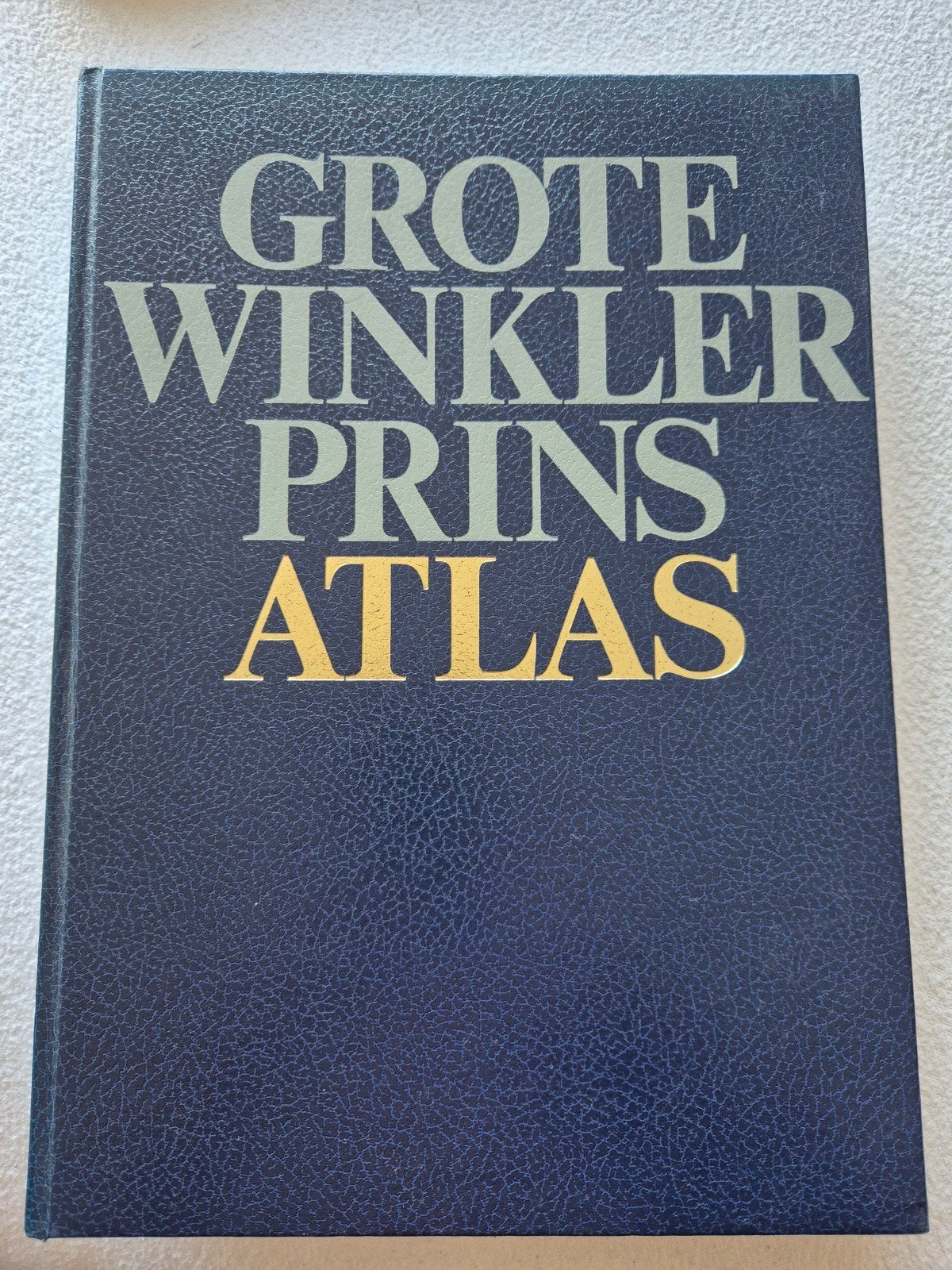 Grote Winkler Prins Atlas - Zo goed als nieuw, Ophalen, Overige atlassen, Zo goed als nieuw, 1800 tot 2000