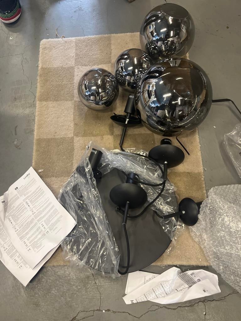 Lindby hanglamp met 5 bollen - 2 beschadigd, Huis en Inrichting, Lampen | Hanglampen, Gebruikt, 75 cm of meer, Glas, Ophalen of Verzenden