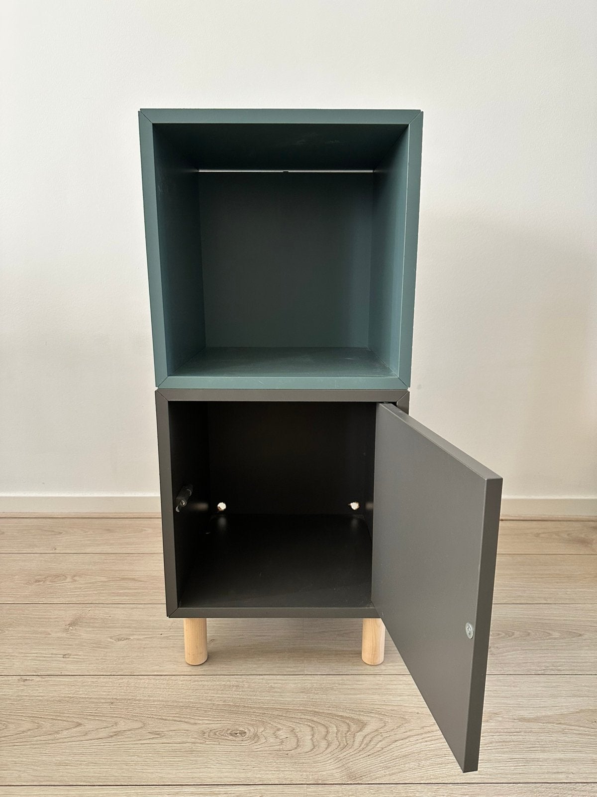 Foto 3 van Gratis Ikea Eket kast