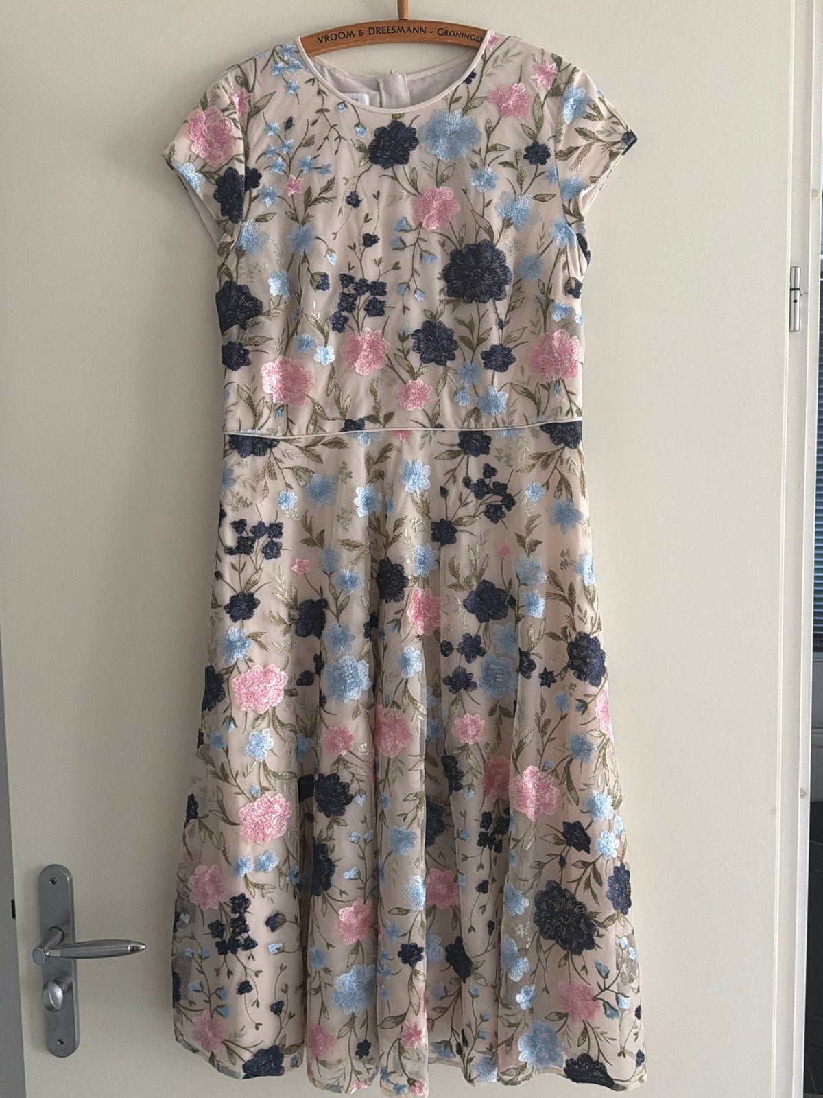 Hobbs London Jurk met bloemenborduursel, maat 38/40 (M), Kleding | Dames, Maat 38/40 (M), Beige, Ophalen of Verzenden, Zo goed als nieuw