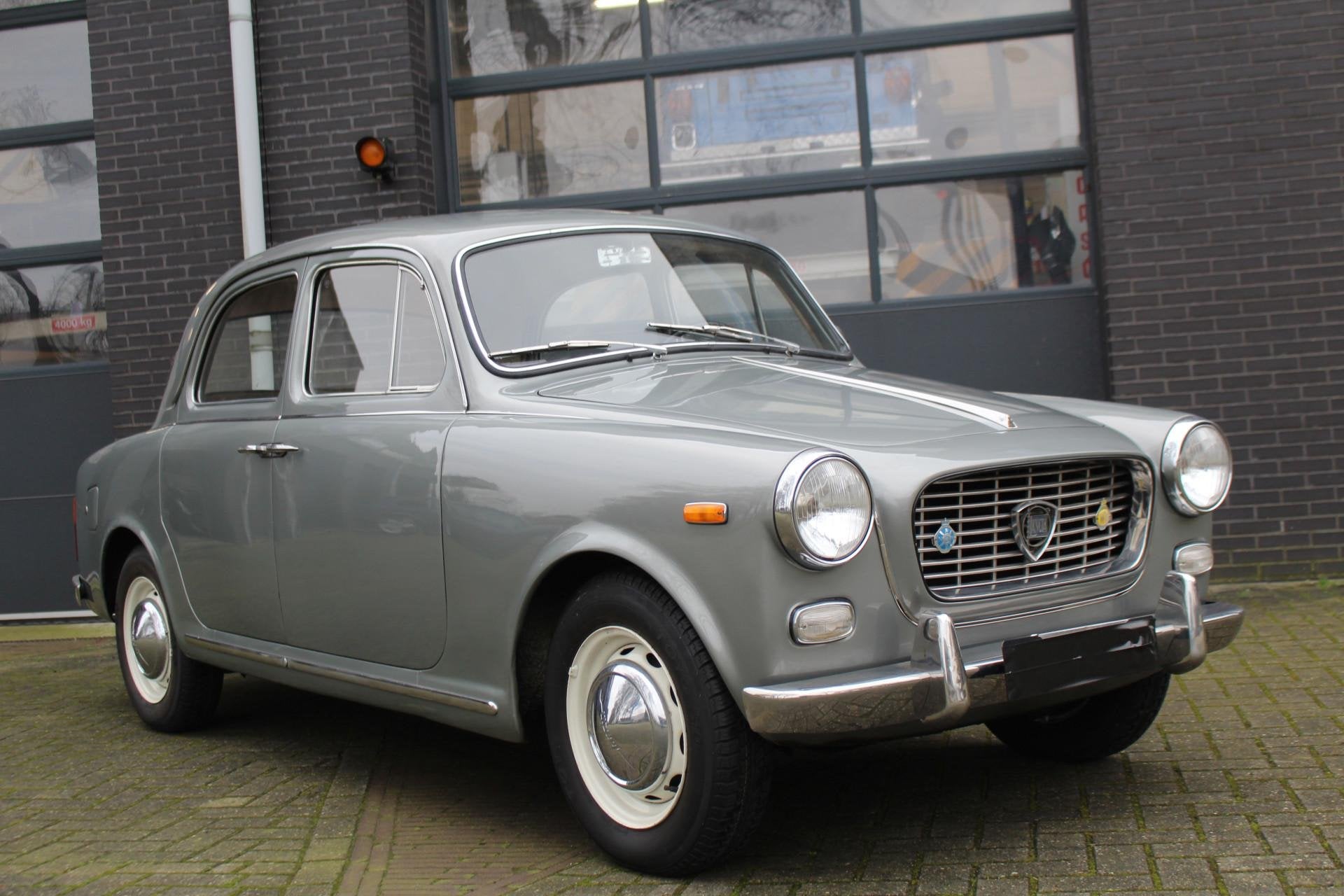 Lancia APPIA Series III Berlina V4 NIEUWSTAAT! RESTORED, Lederen bekleding, Stof, Beige, Overige carrosserieën