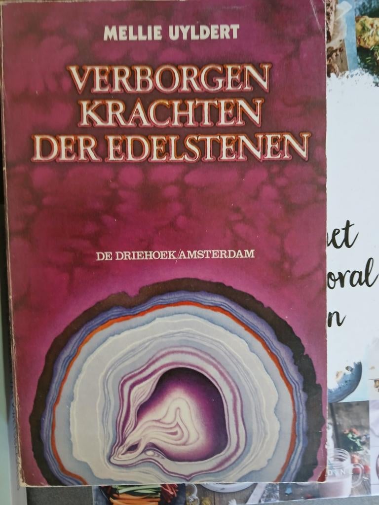 Mellie Uyldert-  verborgen krachten  van  edelstenen, Ophalen of Verzenden, Gelezen, Spiritualiteit algemeen, Achtergrond en Informatie